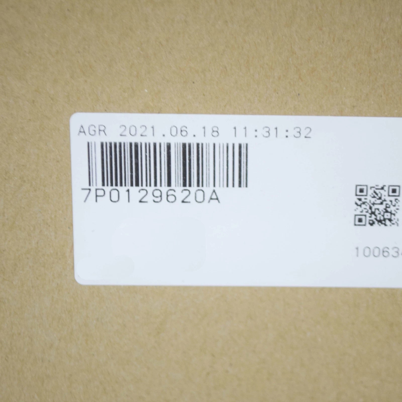 NEW VOLKSWAGEN TOUAREG 7P AIR FILTER 7P0129620A