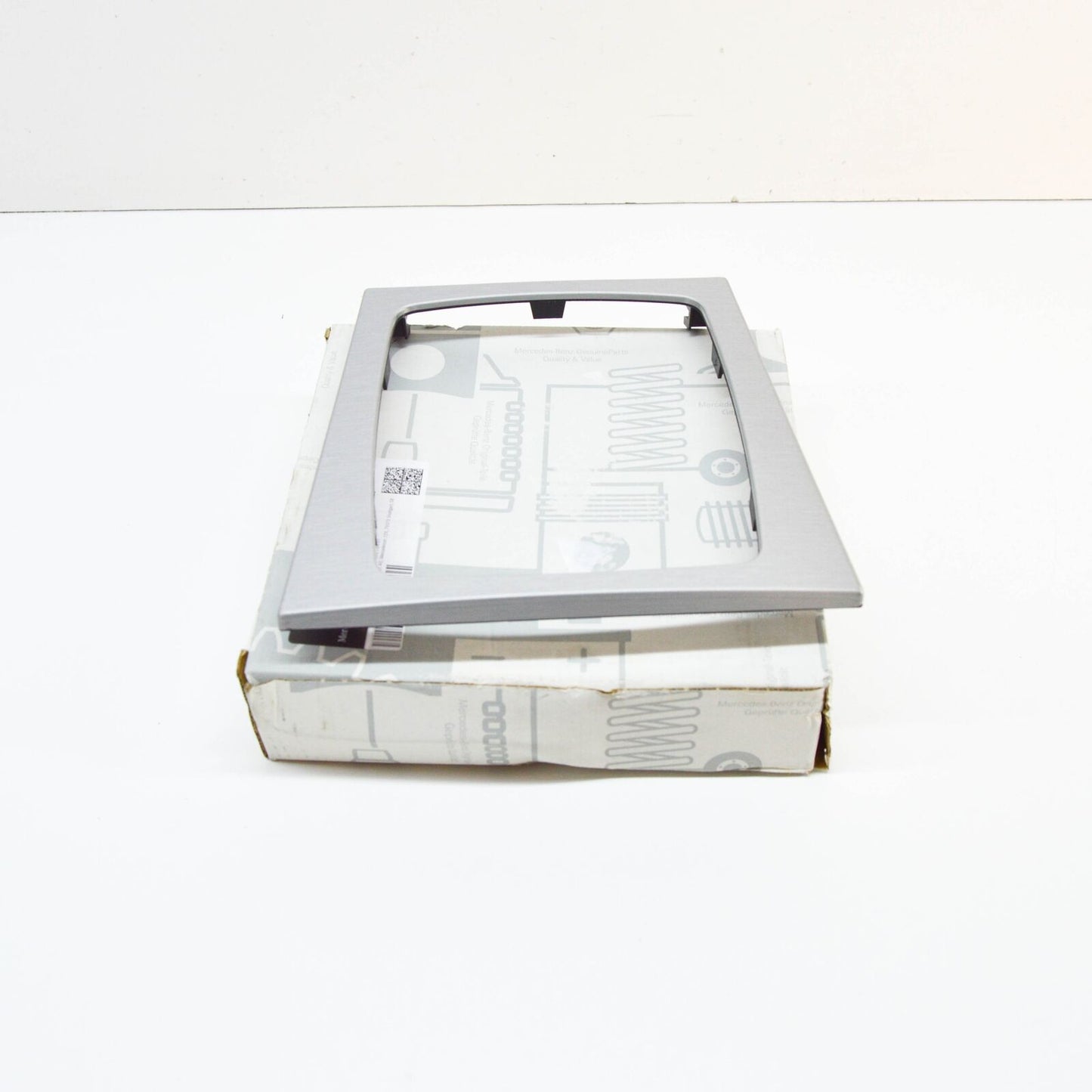 NEW MERCEDES-BENZ C W204 GEARSHIFT MECHANISM COVER A2046800190 ORIGINAL