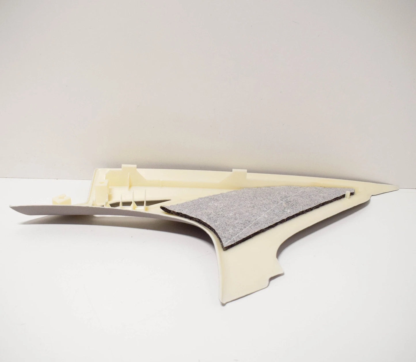 NEW BMW 3 E46 REAR LEFT C-PILLAR TRIM 51438225575 8225575 ORIGINAL