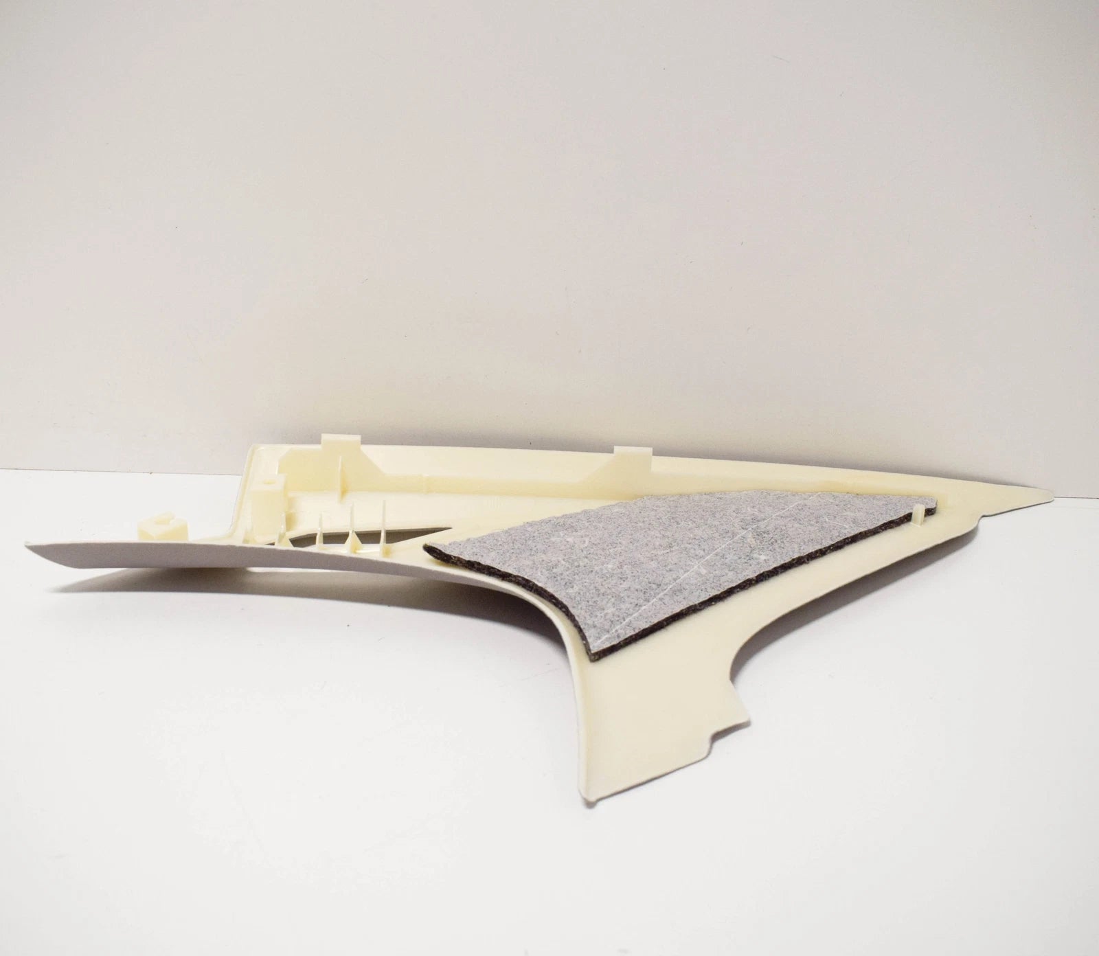 NEW BMW 3 E46 REAR LEFT C-PILLAR TRIM 51438225575 8225575 ORIGINAL