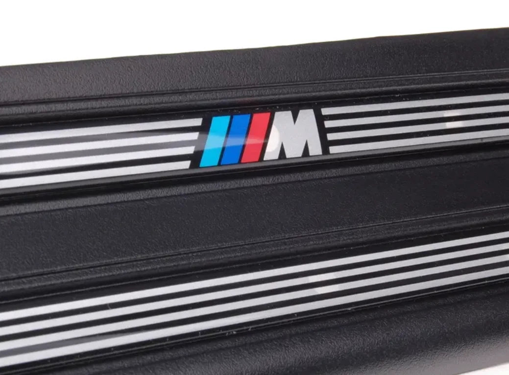 NEW BMW 3 E46 REAR RIGHT DOOR SILL TRIM 51477891988 7891988 ORIGINAL