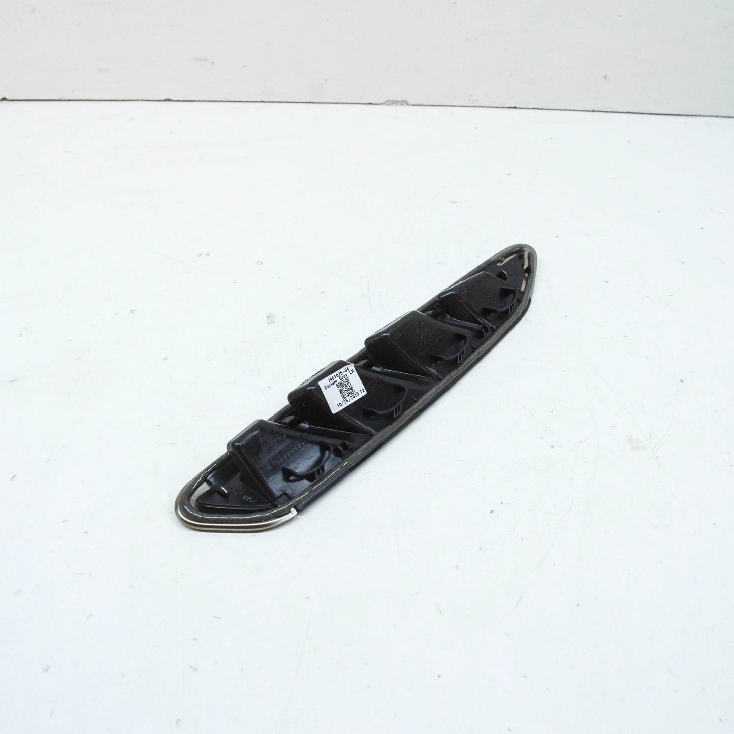 NEW BMW X3 G01 FRONT LEFT SIDE WING FINISHER TRIM 51137461075 ORIGINAL