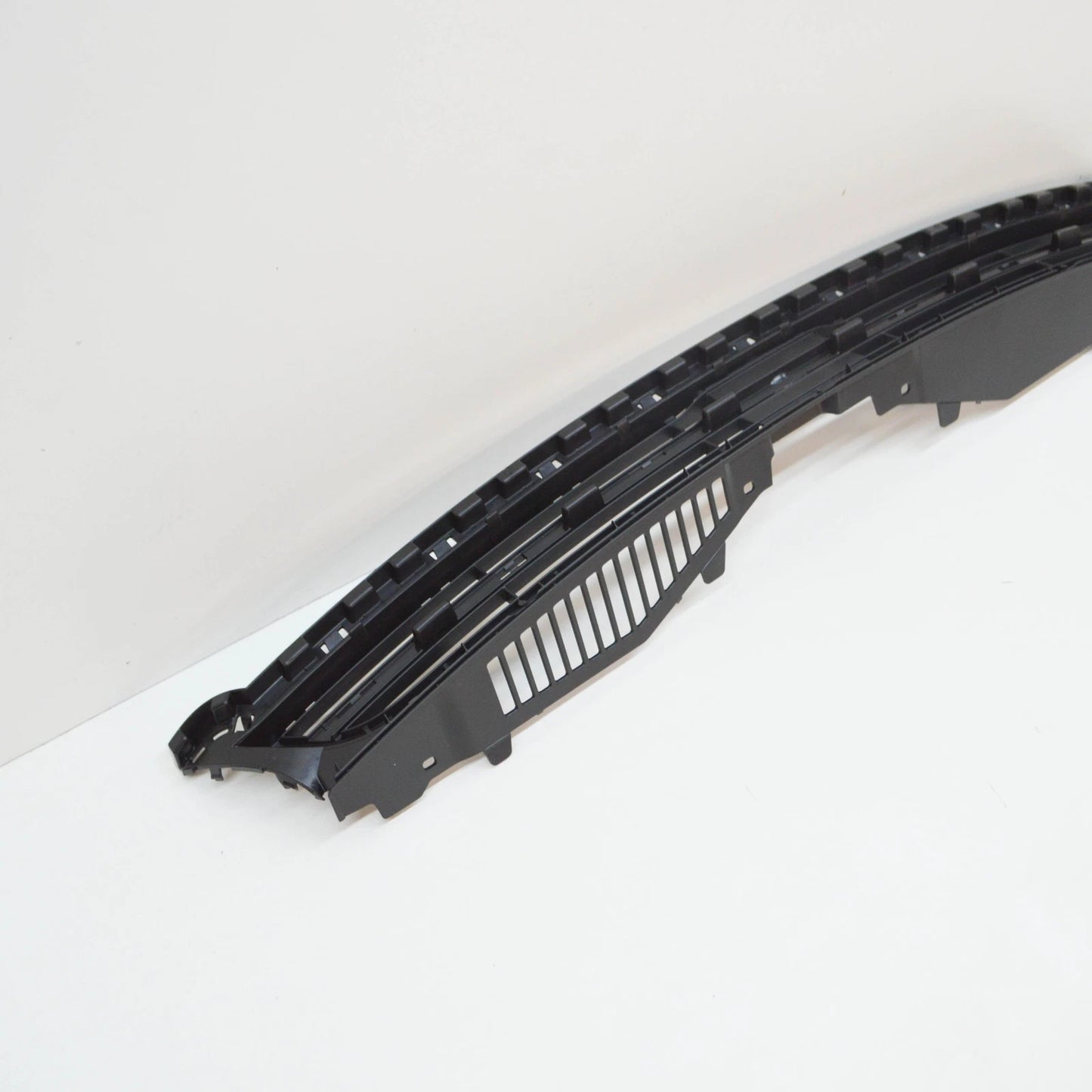 NEW VW SCIROCCO MK3 FRONT RADIATOR GRILLE 1K8853653B9B9 ORIGINAL