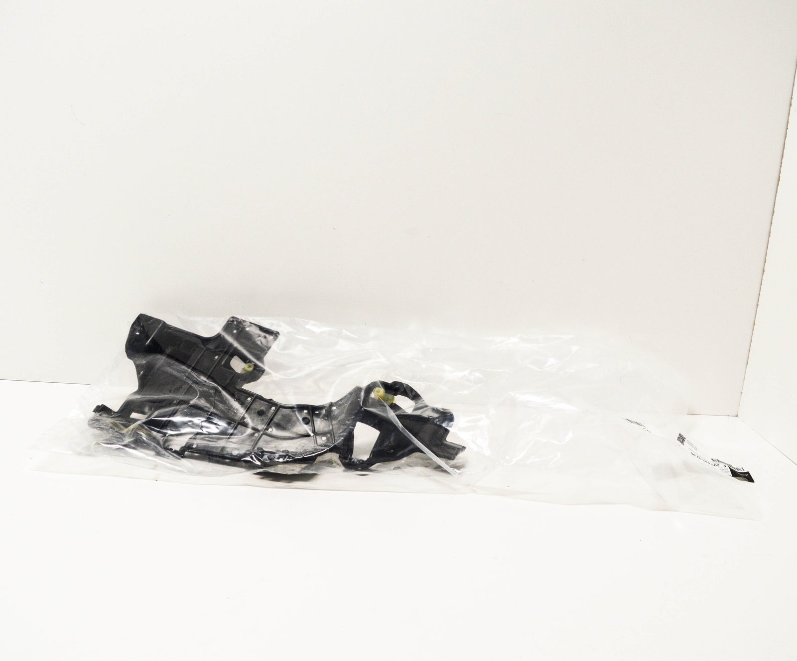 NEW MERCEDES-BENZ C-CLASS W205 RIGHT EXHAUST TIP BRACKET A2058850200 ORIGINAL