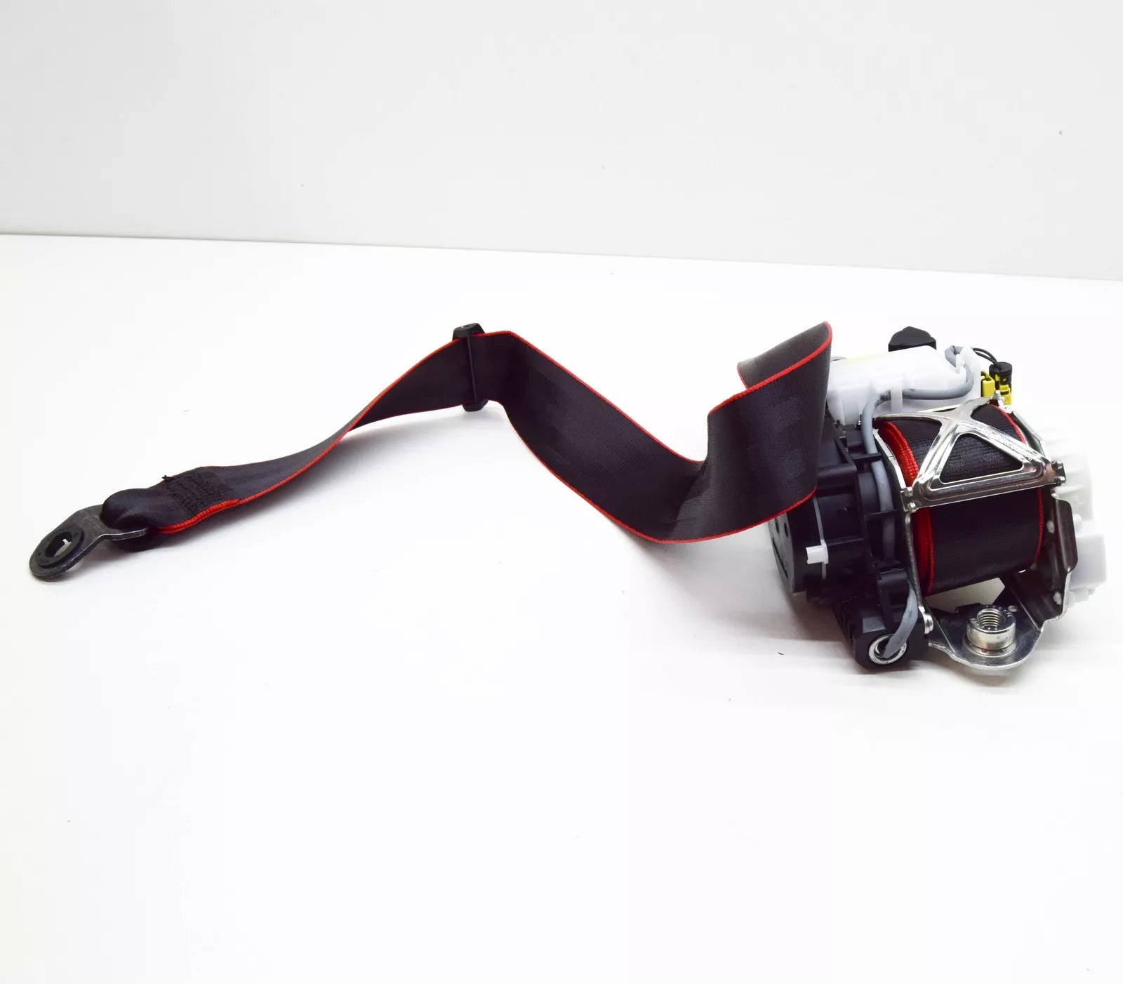 NEW AUDI RS3 FRONT RIGHT SEATBELT 8V5857706JVM1 ORIGINAL