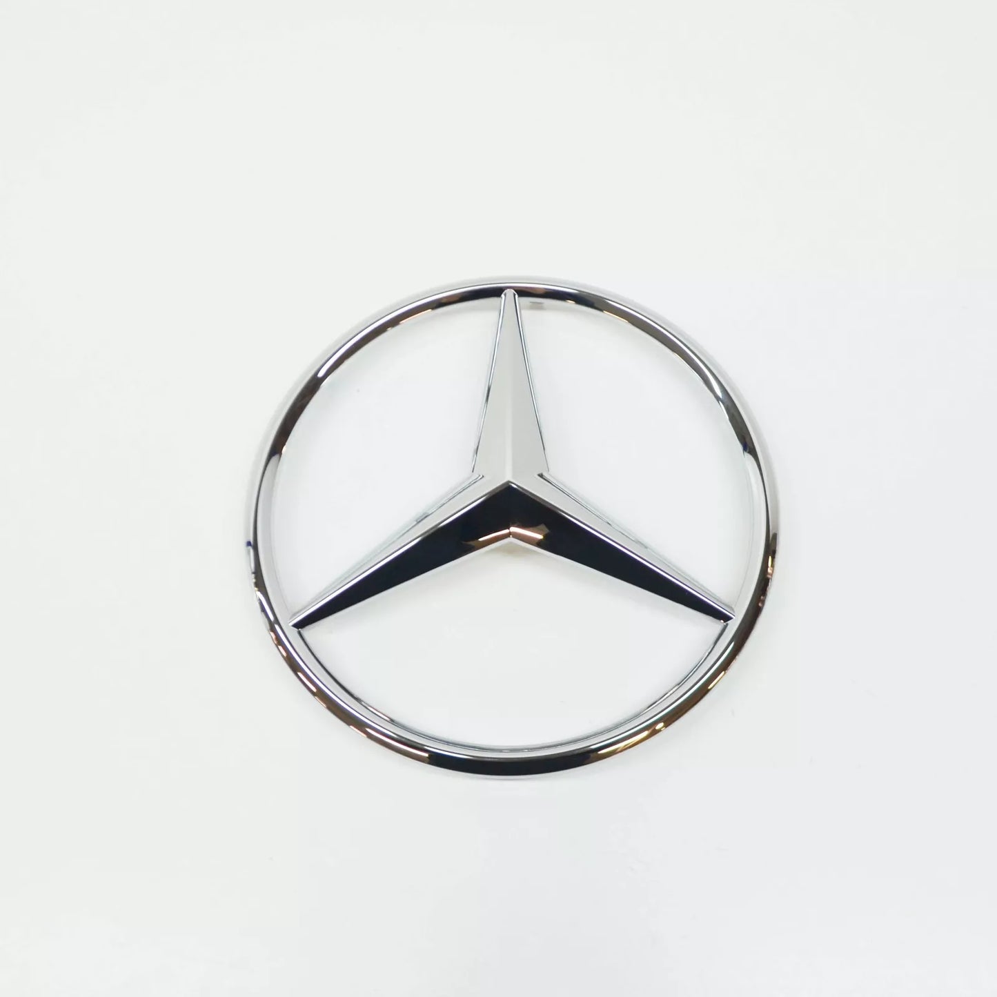 NEW MERCEDES-BENZ X W470 FRONT RADIATOR GRILLE EMBLEM BADGE A4708172800 ORIGINAL