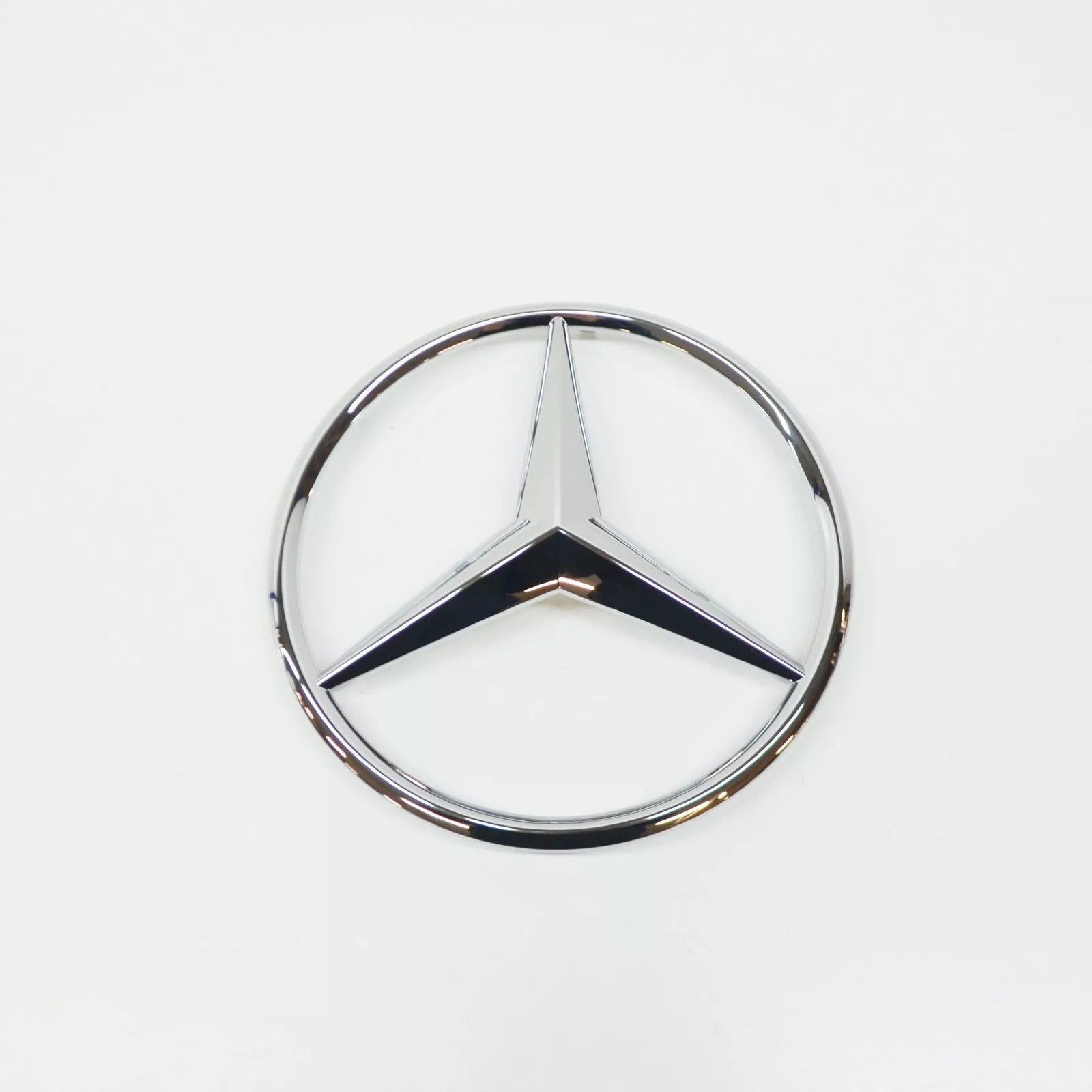 NEW MERCEDES-BENZ X W470 FRONT RADIATOR GRILLE EMBLEM BADGE A4708172800 ORIGINAL