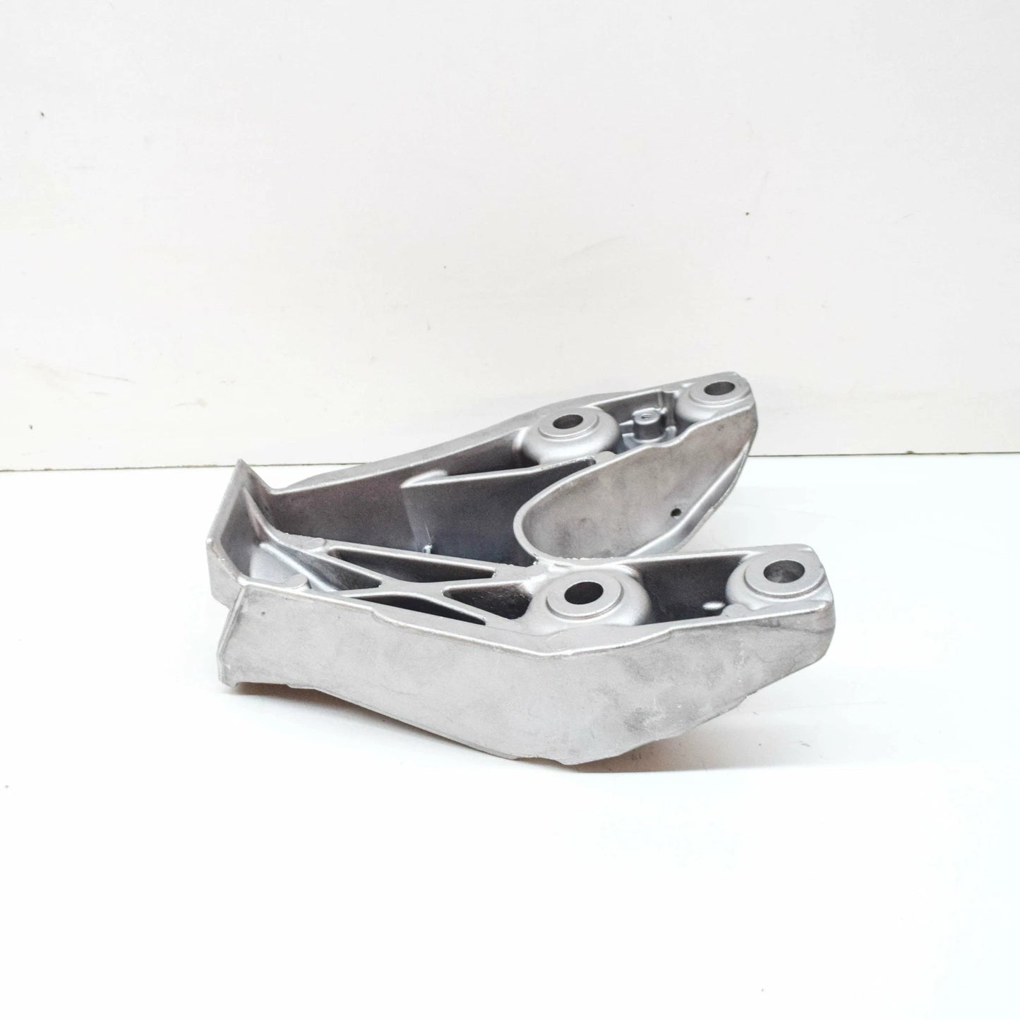 NEW BMW 3 GT F34 LEFT ENGINE SUPPORT BRACKET 22116797831 ORIGINAL