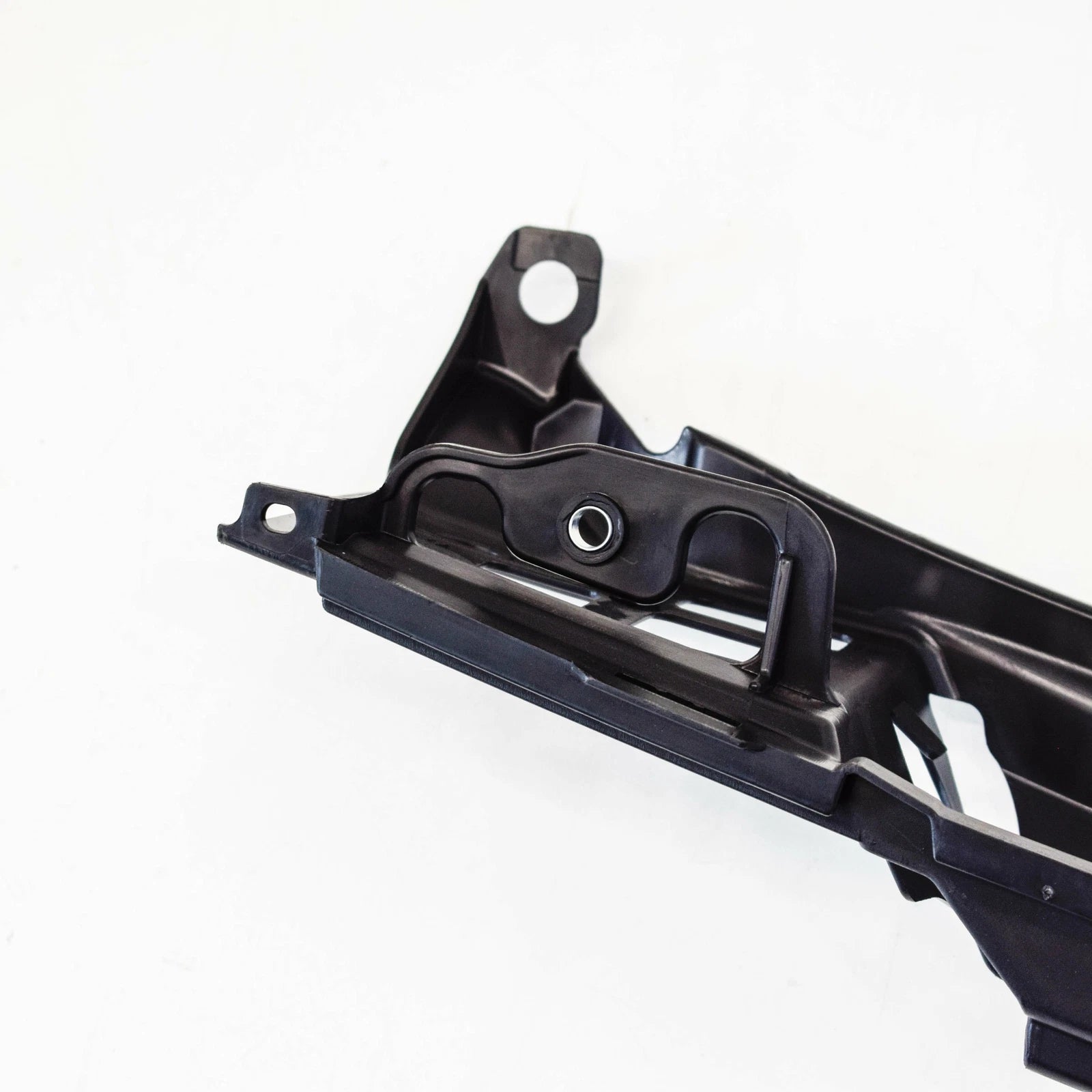 NEW MB E-CLASS W211 FRONT BUMPER CENTER SUPPORT BRACKET A2118800703 2008