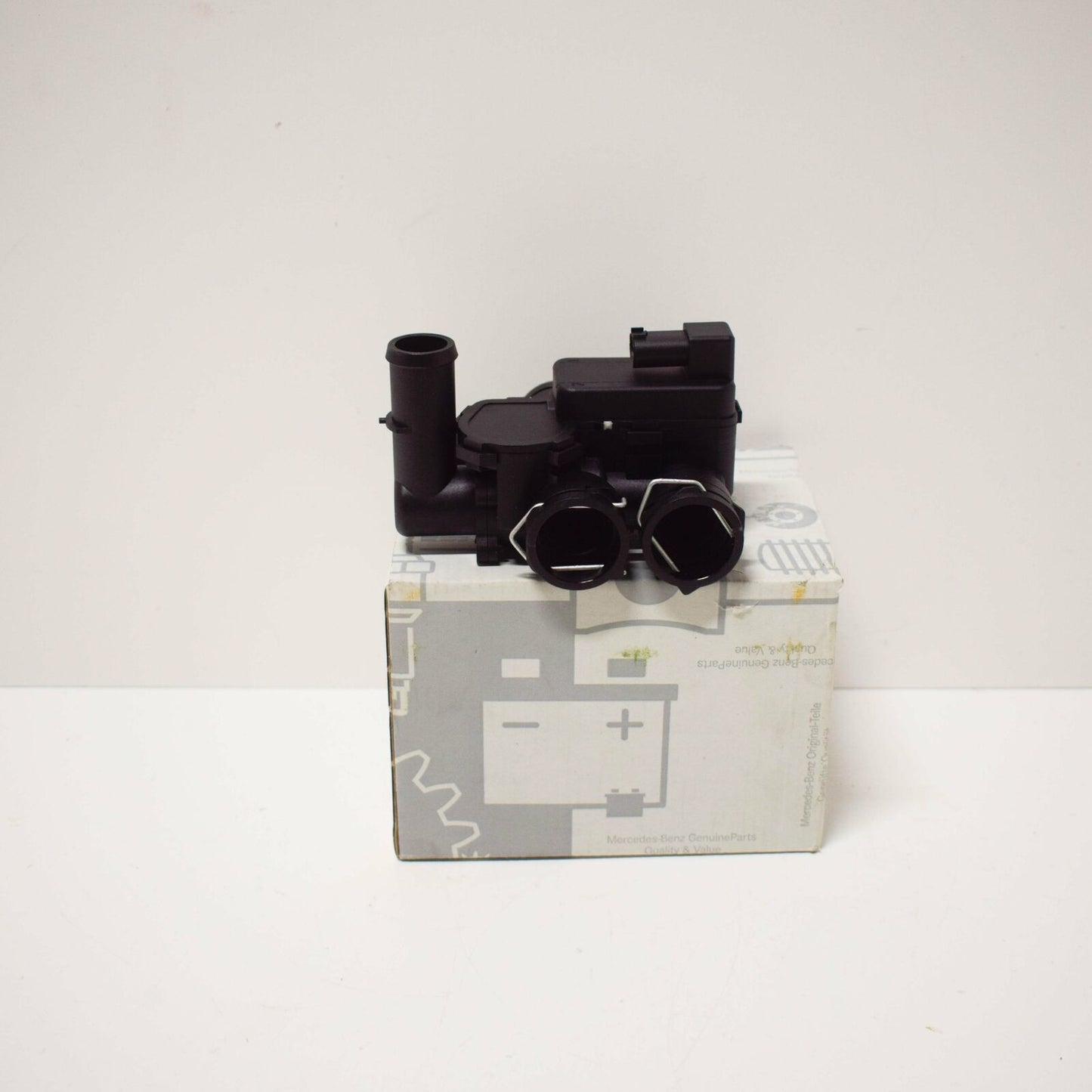 NEW MB E-CLASS W211 HEATER CONTROL VALVE SOLENOID A2118320684 ORIGINAL