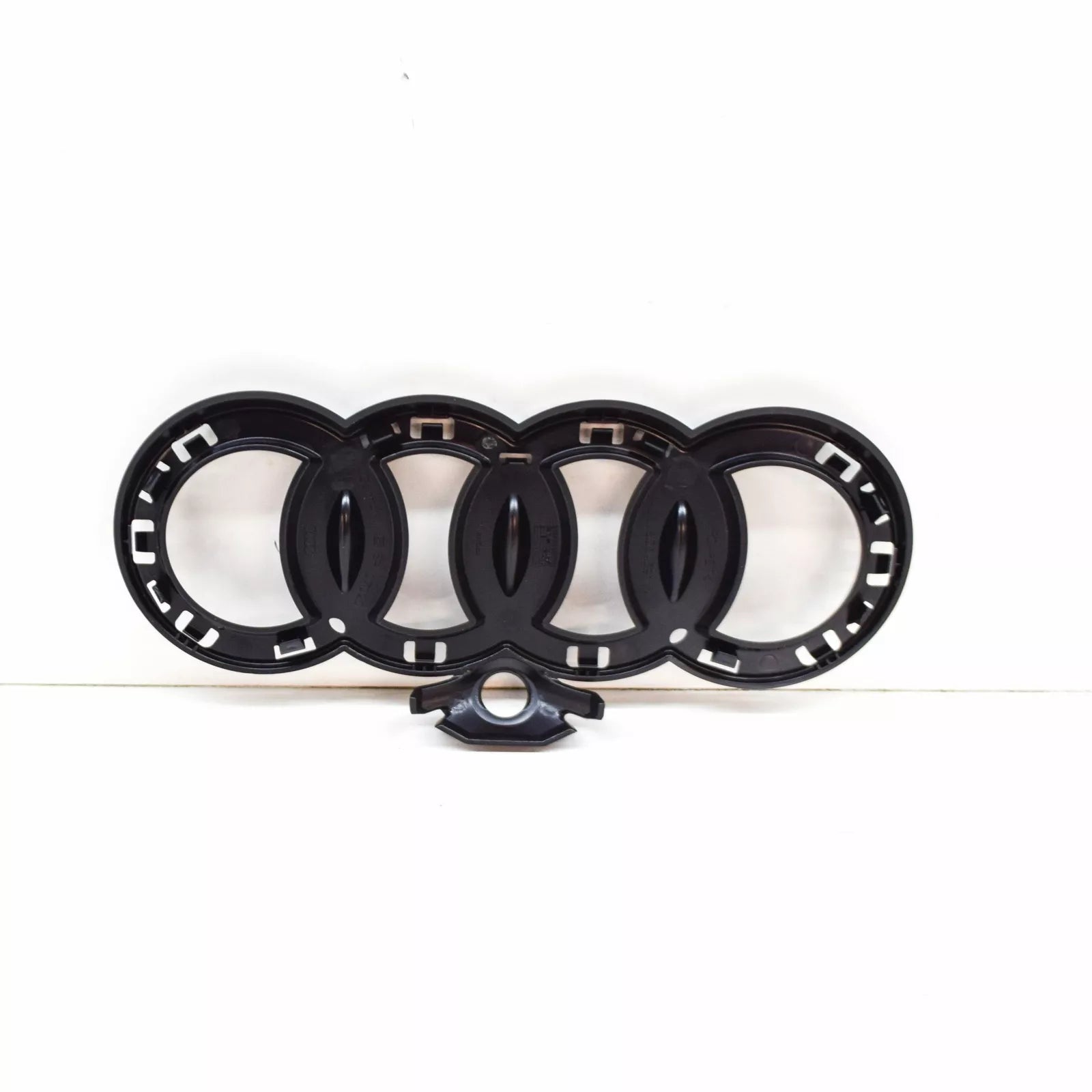 NEW AUDI RS7 4G8 FRONT RADIATOR GRILLE LOGO BRACKET 4G8853391AT94