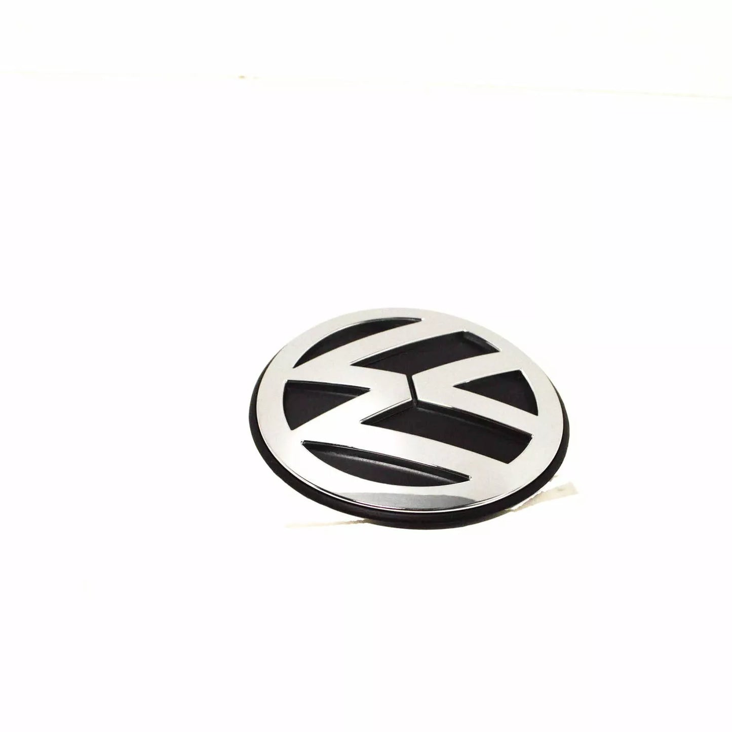 NEW VW BEETLE 1Y CONVERTIBLE CHROME VW EMBLEM 1C0853617BULM