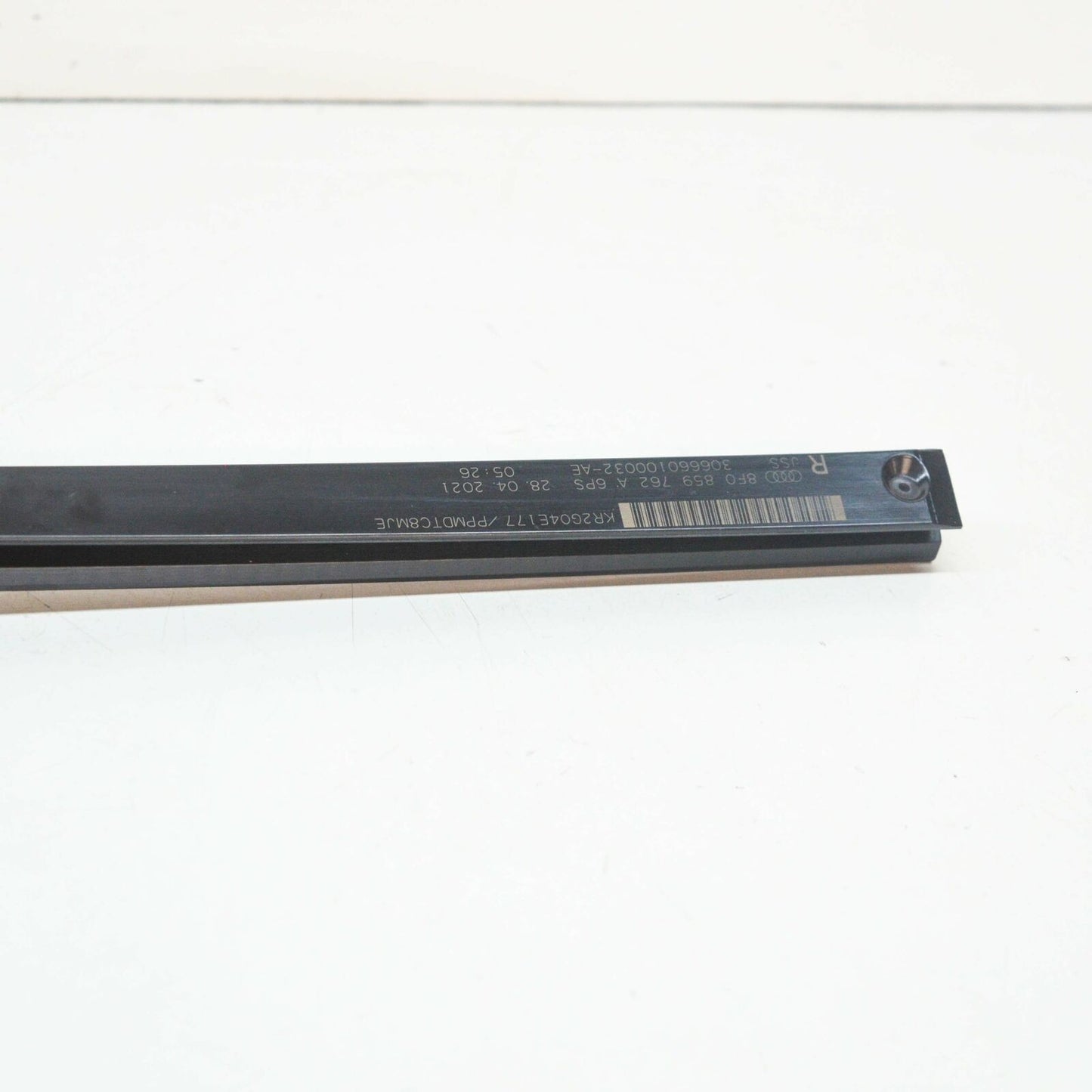 NEW AUDI A5 CABRIO 8F FRONT RIGHT SEAT BELT GUIDE 8F0859762A6PS ORIGINAL
