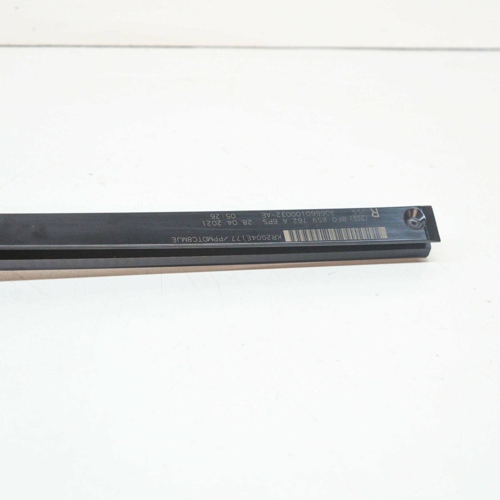 NEW AUDI A5 CABRIO 8F FRONT RIGHT SEAT BELT GUIDE 8F0859762A6PS ORIGINAL