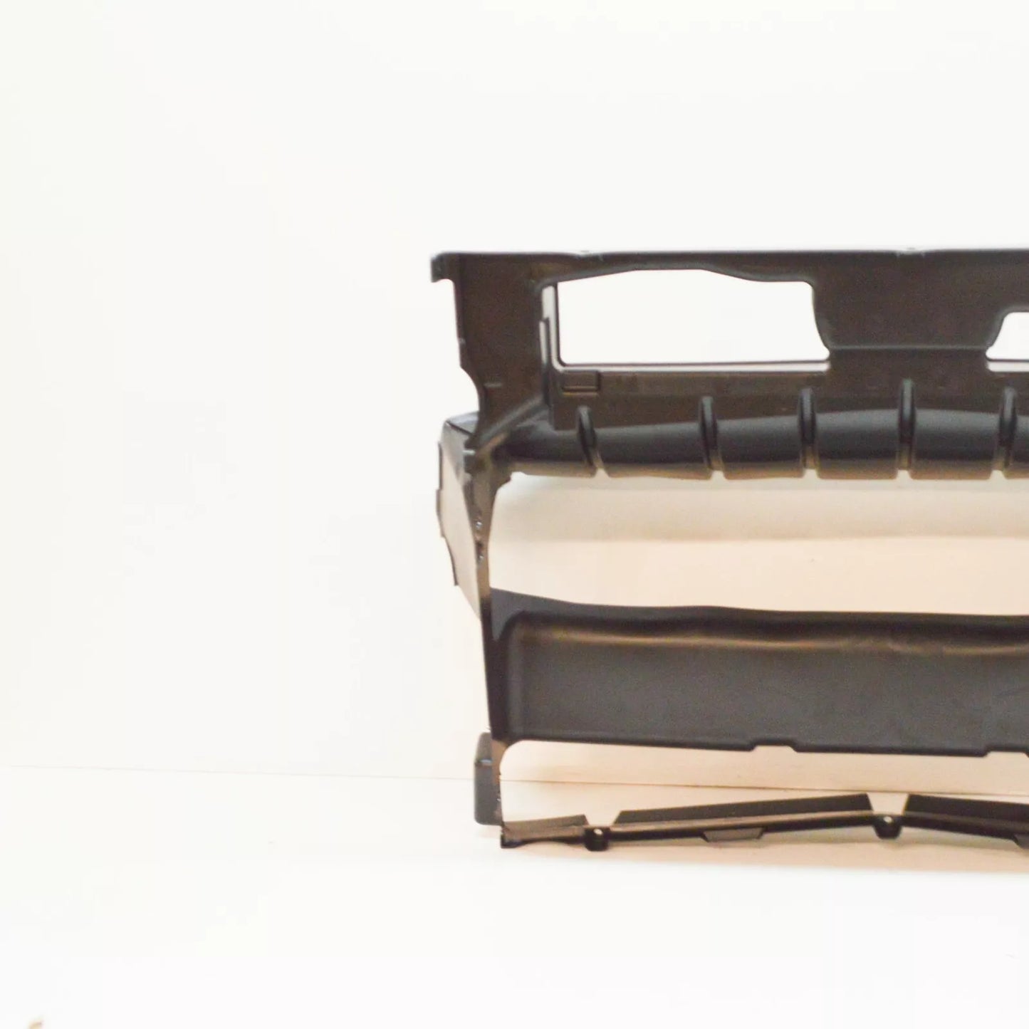 NEW VOLKSWAGEN TOUAREG 7P RADIATOR SUPPORT AIR GUIDE 7P6121293H