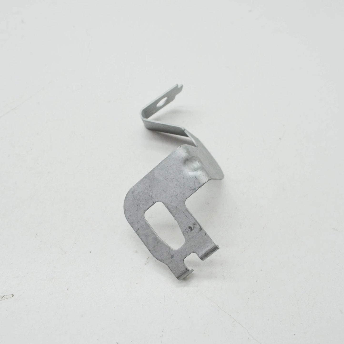 NEW MERCEDES BENZ GLC C253 FRONT SPLASH SHIELD RIGHT BRACKET A2535240140