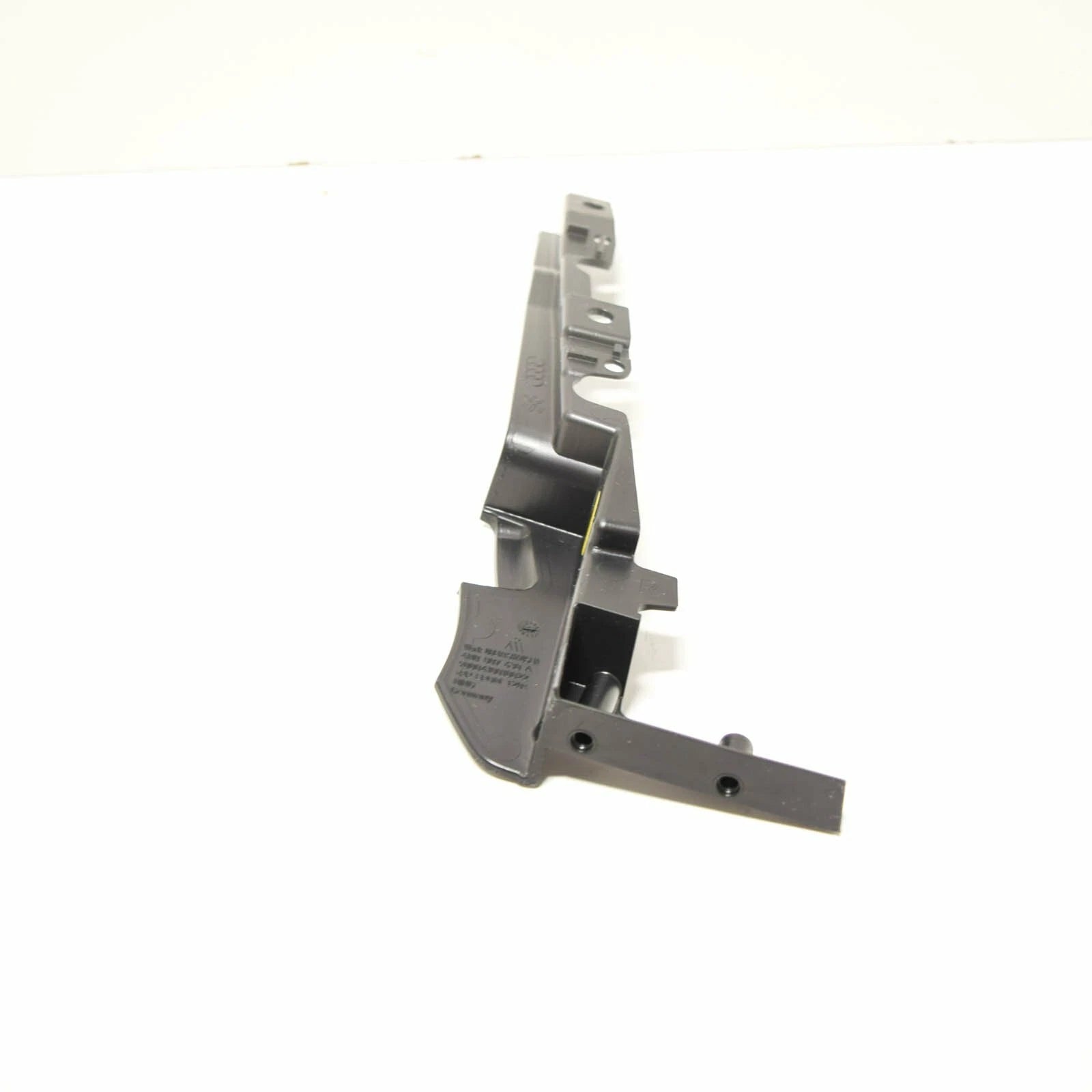 NEW AUDI A8 4N D5 FRONT RIGHT BUMPER BRACKET PLATE STRIKER 4N0807630A ORIGINAL