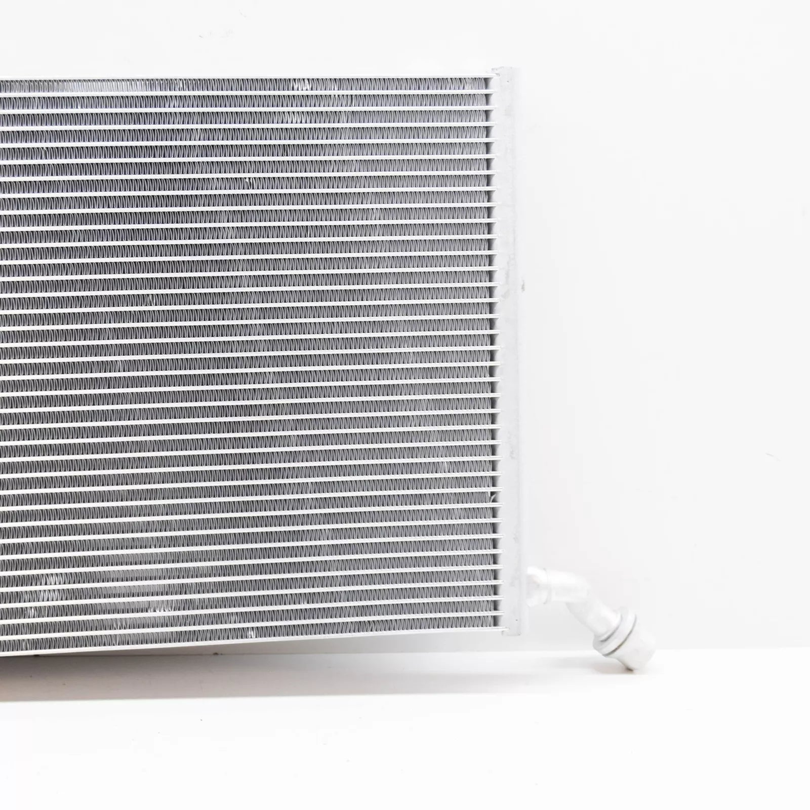 NEW MERCEDES-BENZ SLK R172 ENGINE LOW TEMPERATURE RADIATOR A1725000003 ORIGINAL