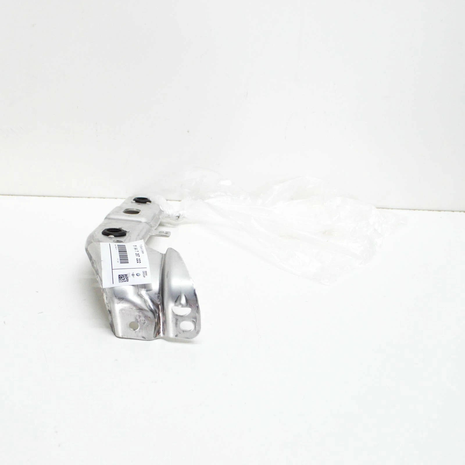 NEW BMW 5 G30 RIGHT LOWER RADIATOR SUPPORT BRACKET 51647357222 ORIGINAL