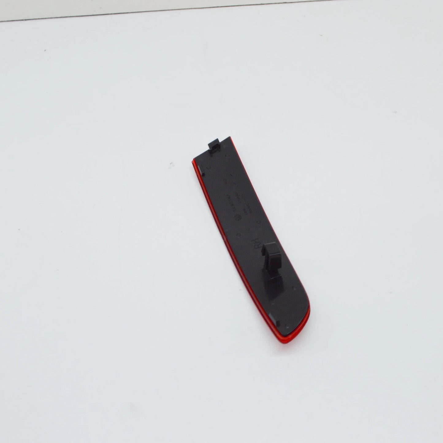 NEW VOLKSWAGEN PASSAT B6 REAR LIGHT REFLECTOR RIGHT 3C0945106A