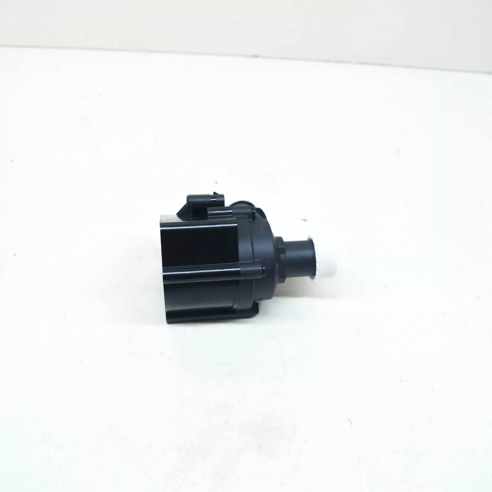 NEW AUDI A6 AVANT C7 ADDITIONAL WATER COOLANT PUMP 06H121601P ORIGINAL