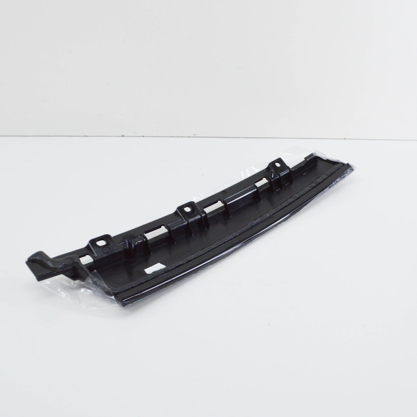 new ford mondeo mk4 front right door b-pillar moulding 1718439 original