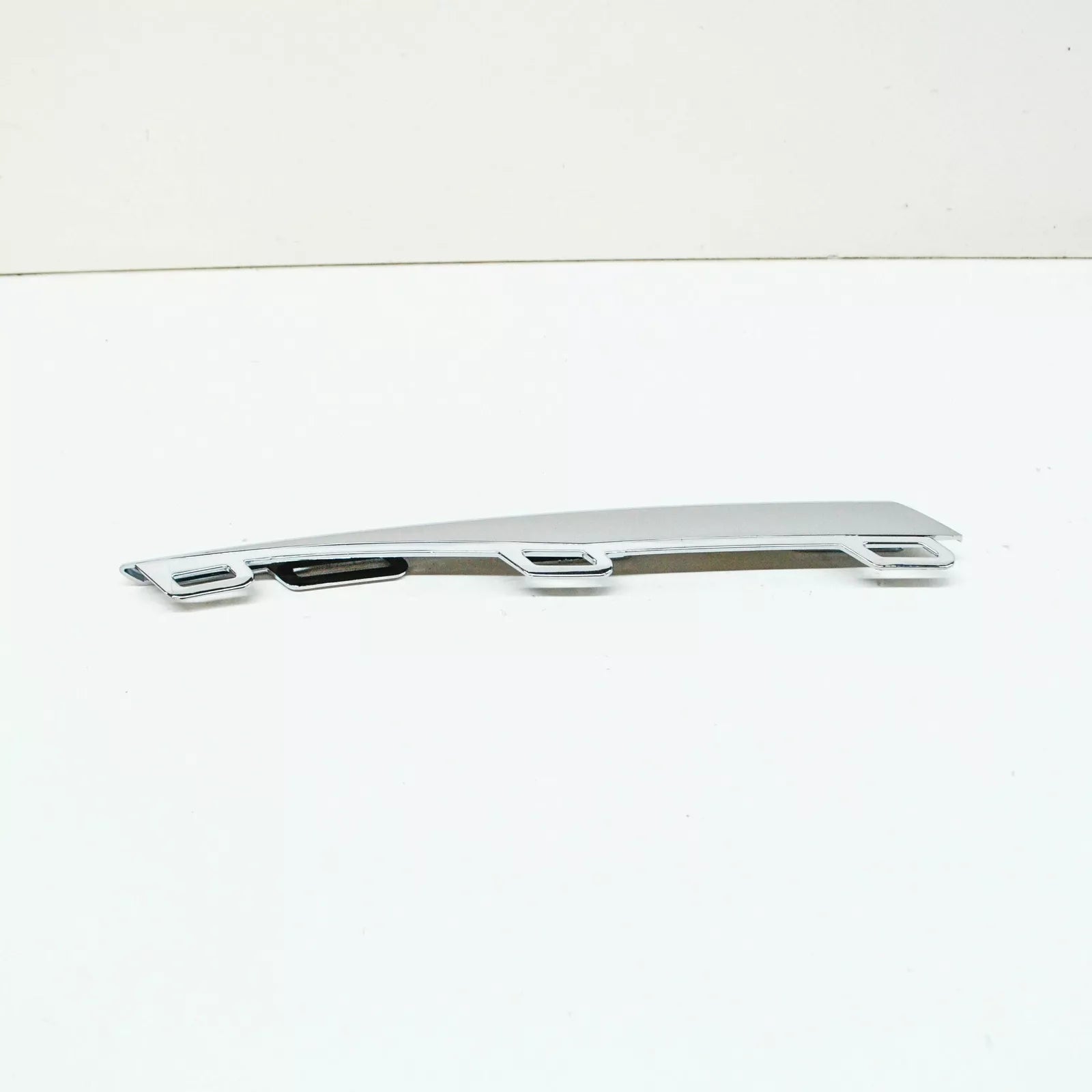 NEW VW TIGUAN AD FRONT RIGHT BUMPER LOWER CHROME MOLDING 5NN853102A2ZZ