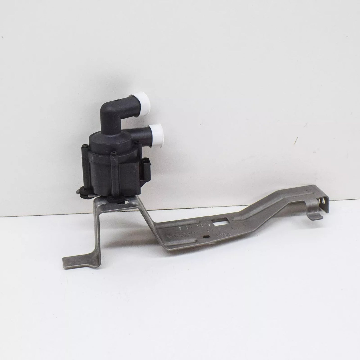 NEW BMW M5 F10 AUXILIARY WATER PUMP 17122284124 2284124 ORIGINAL