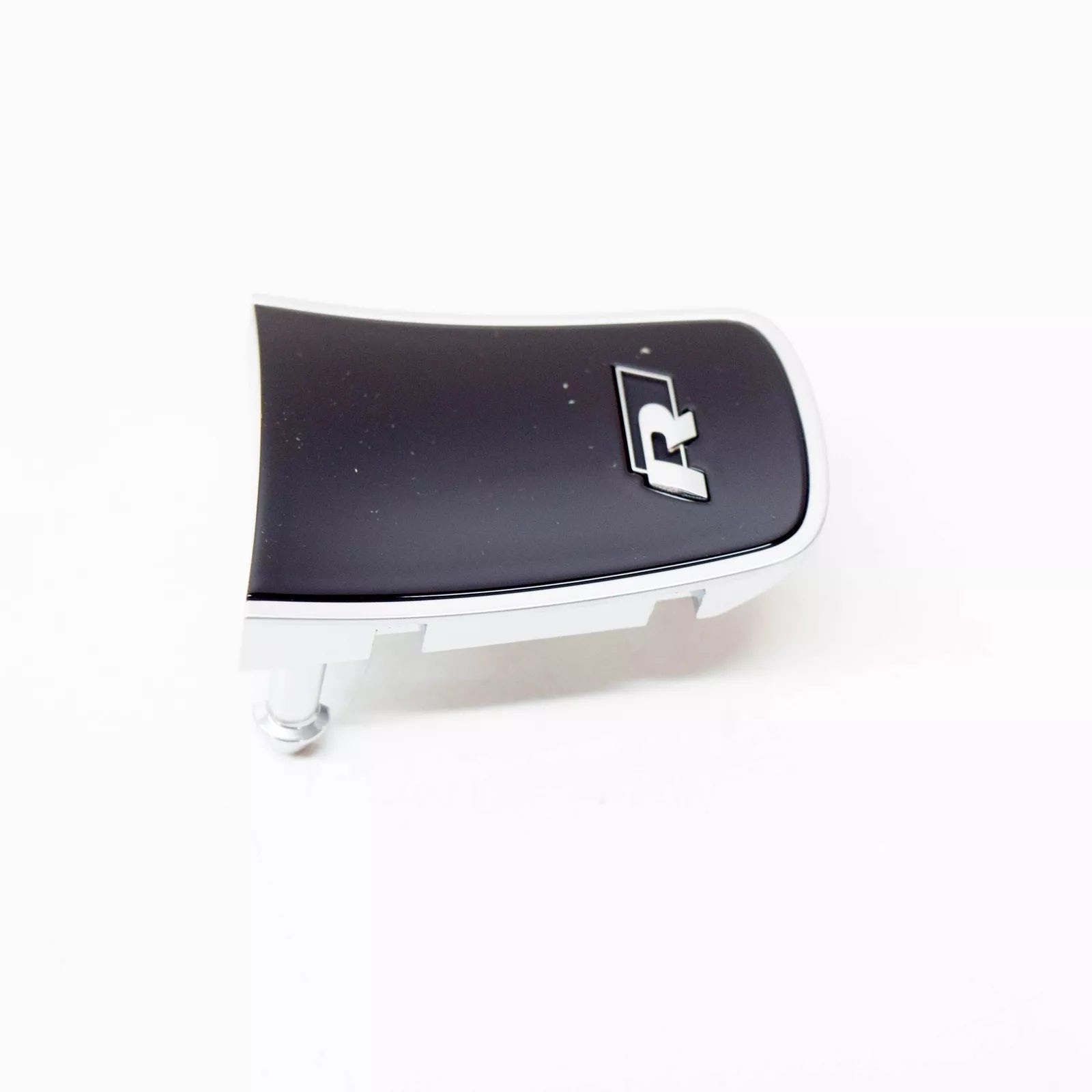 NEW VW TOUAREG 7P STEERING WHEEL LOWER BADGE "R" 7P6419685AP0P 2012 12094880