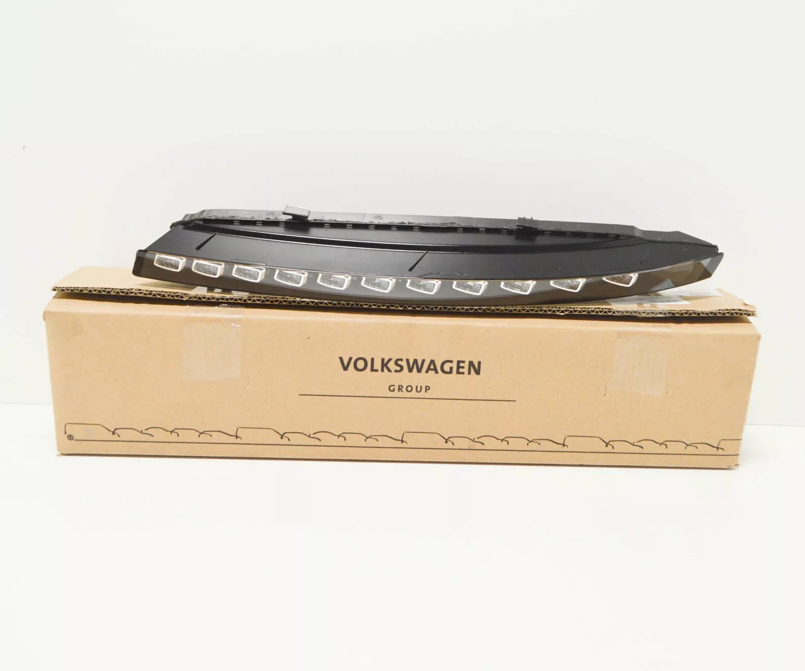 NEW AUDI Q7 10-15 FRONT BUMPER LEFT LED TURN SIGNAL INDICATOR 4L0953041E