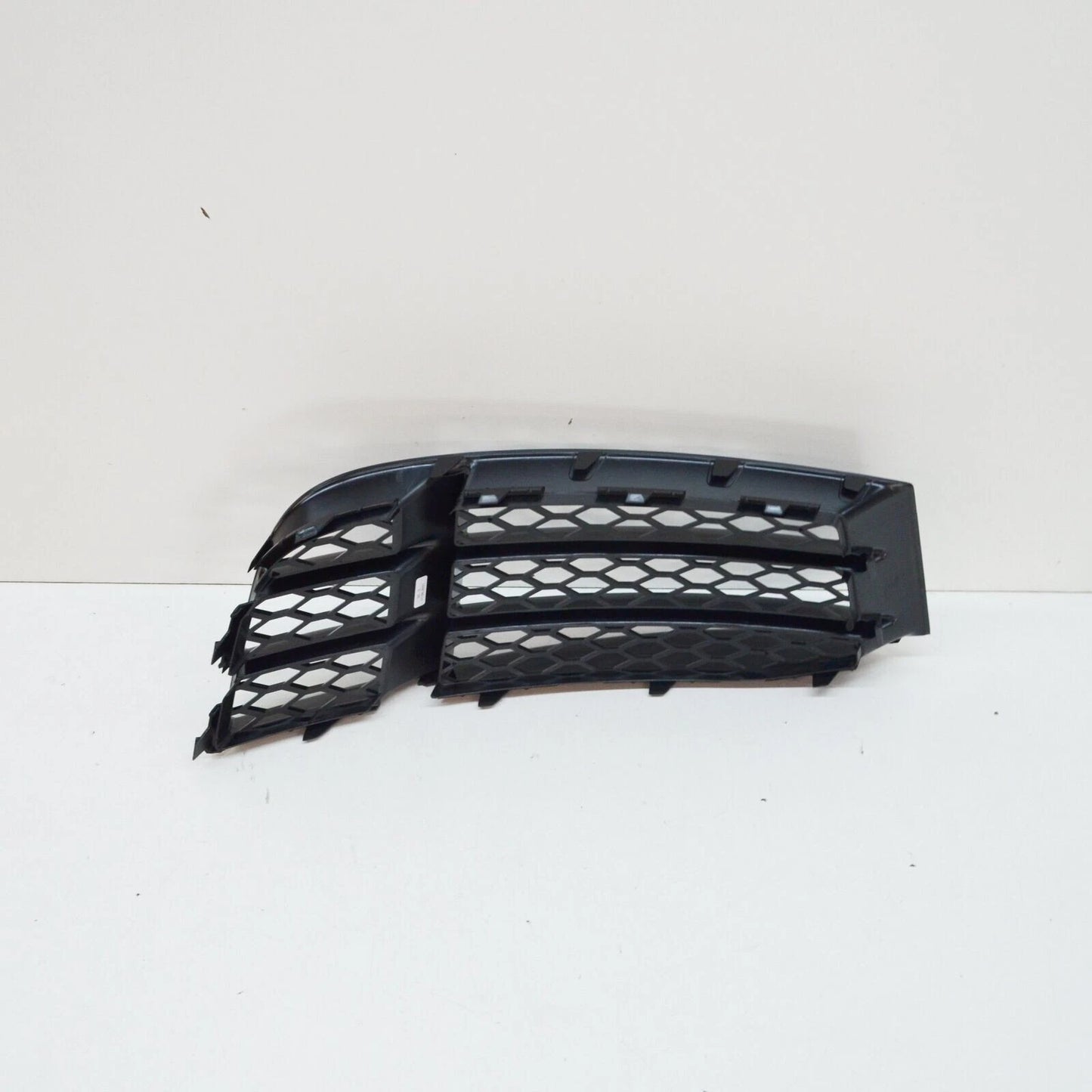NEW AUDI RS5 8T QUATTRO FRONT BUMPER LEFT GRILLE 8T0807681FT94 GENUINE