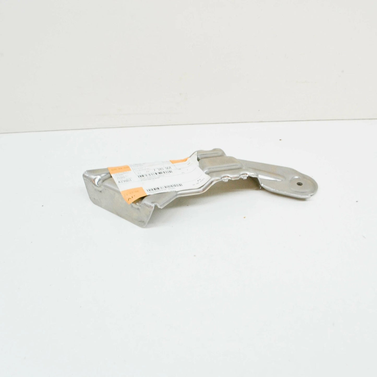 NEW BMW 5 E60 FRONT RIGHT WHEEL HOUSING COVERING BRACKET 51717140964 ORIGINAL