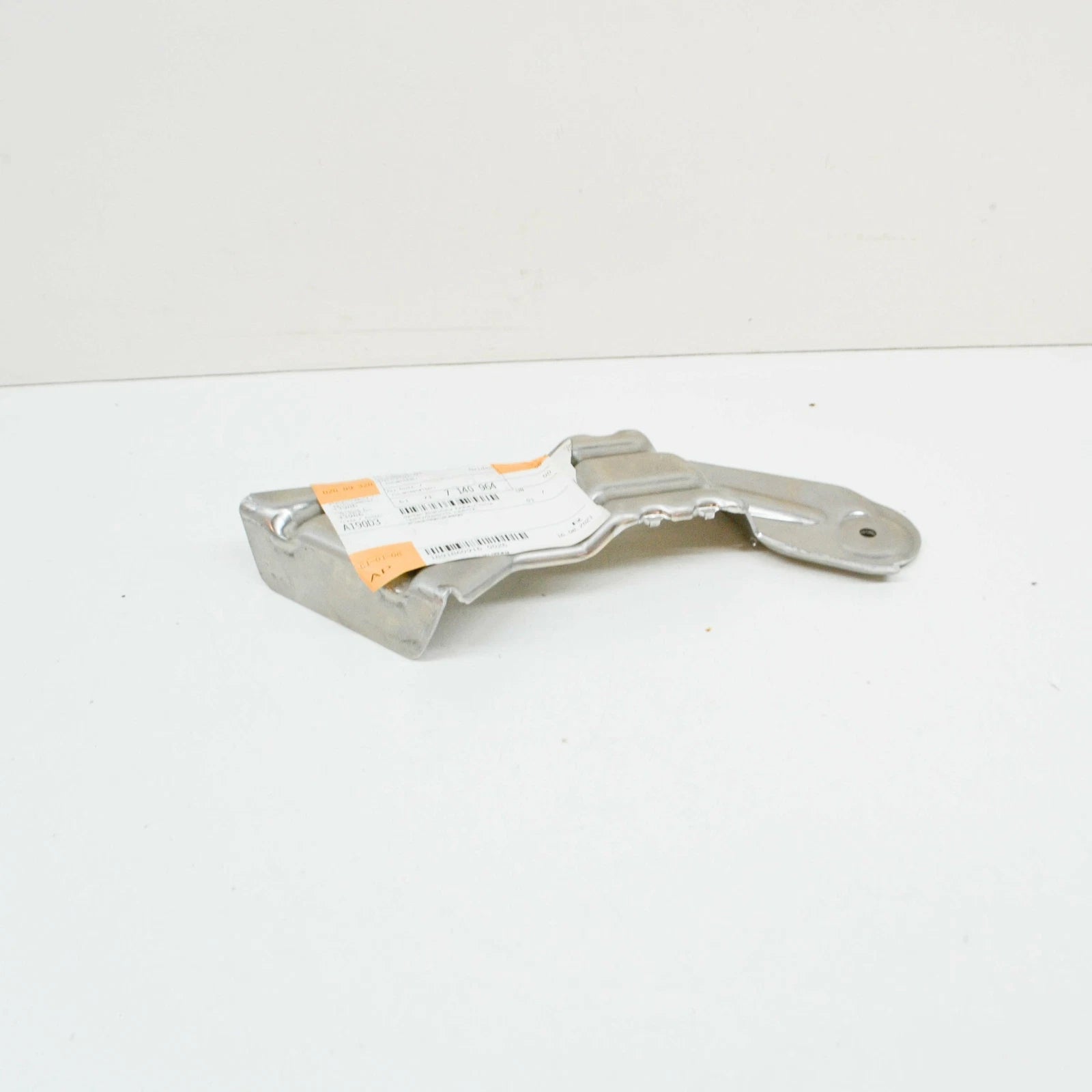 NEW BMW 5 E60 FRONT RIGHT WHEEL HOUSING COVERING BRACKET 51717140964 ORIGINAL