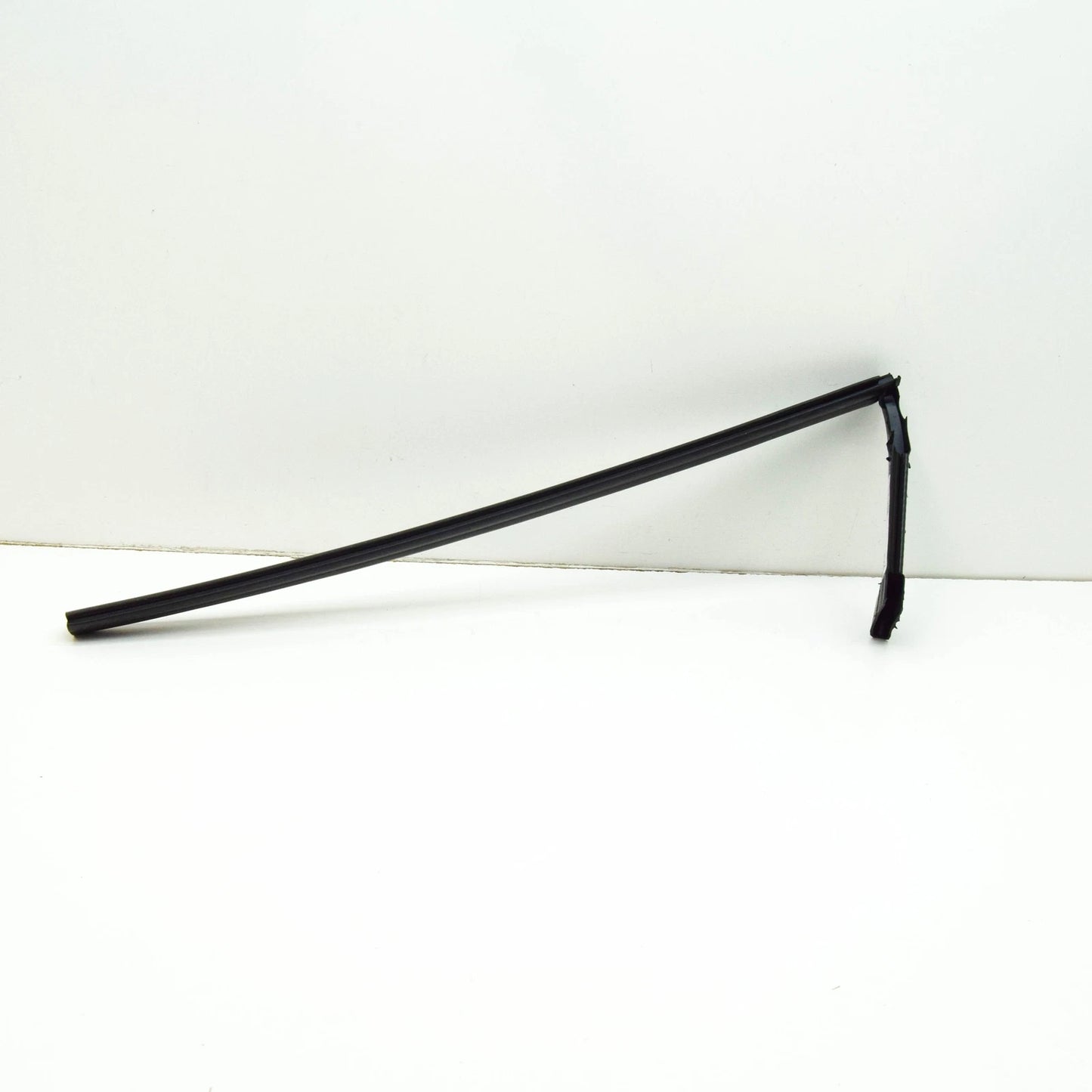 NEW MERCEDES-BENZ E W212 ENGINE COMPARTMENT LEFT SIDE SEAL A2126280598 ORIGINAL