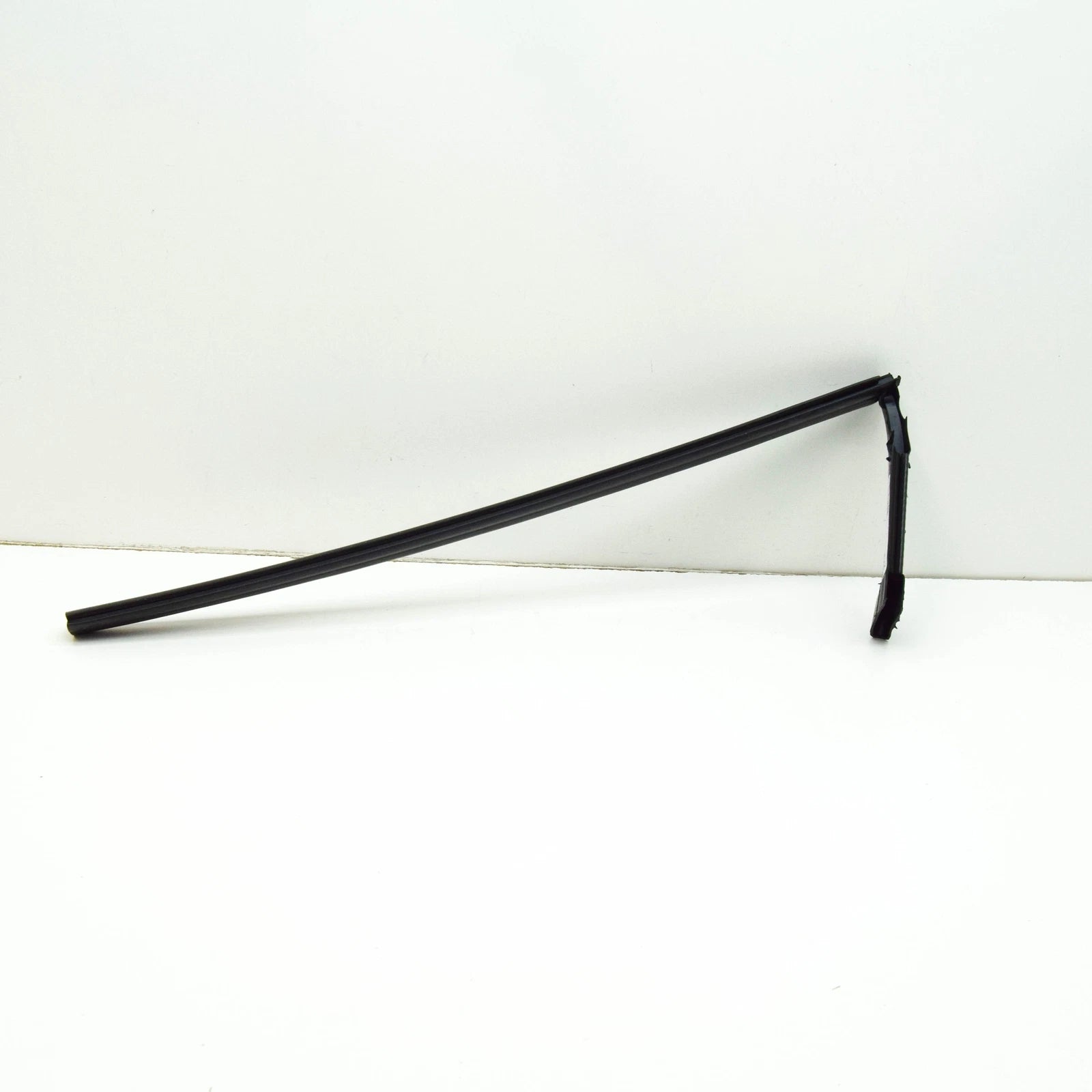 NEW MERCEDES-BENZ E W212 ENGINE COMPARTMENT LEFT SIDE SEAL A2126280598 ORIGINAL