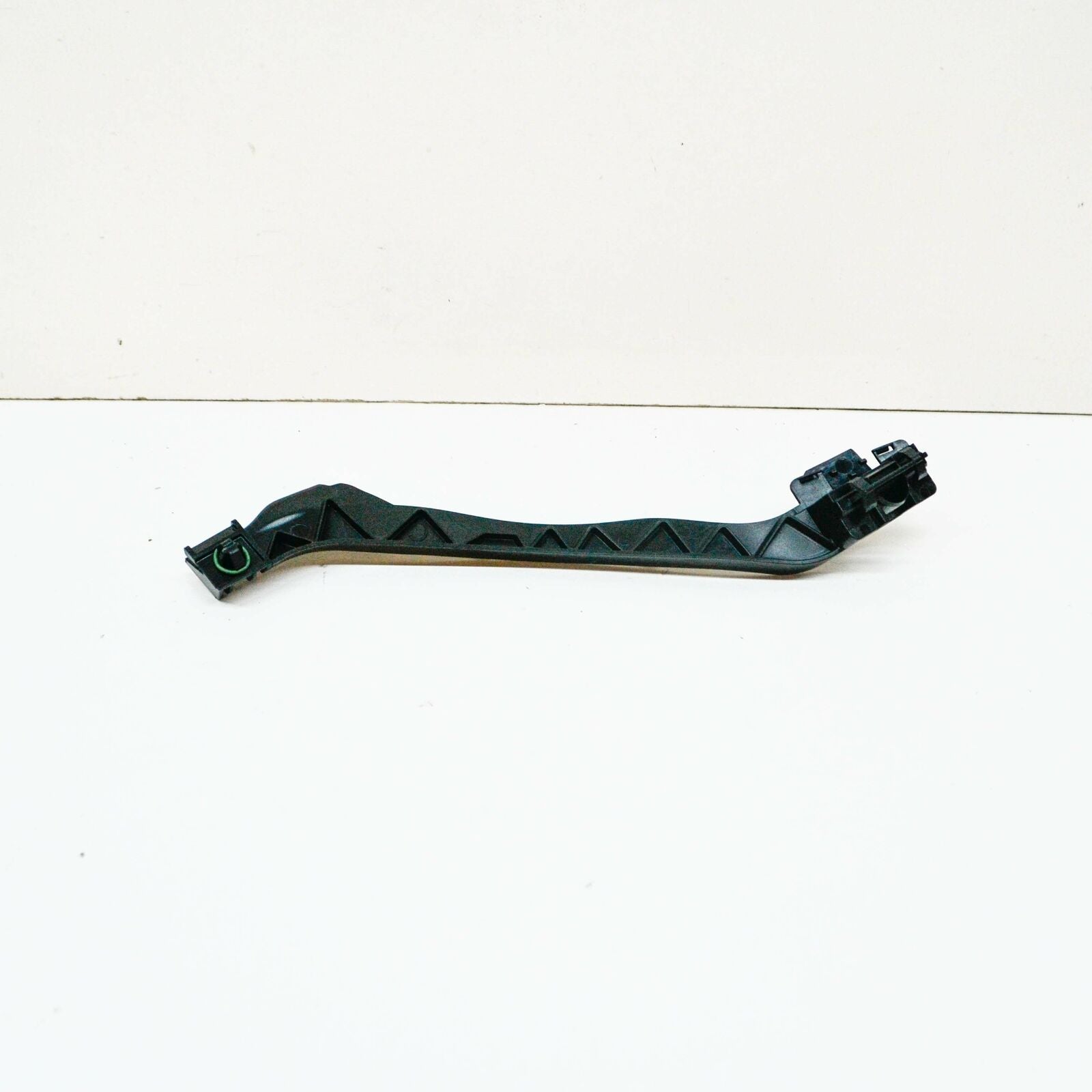 NEW MERCEDES-BENZ C C205 LEFT ROCKER PANEL MOLDING BRACKET A2056983900 ORIGINAL