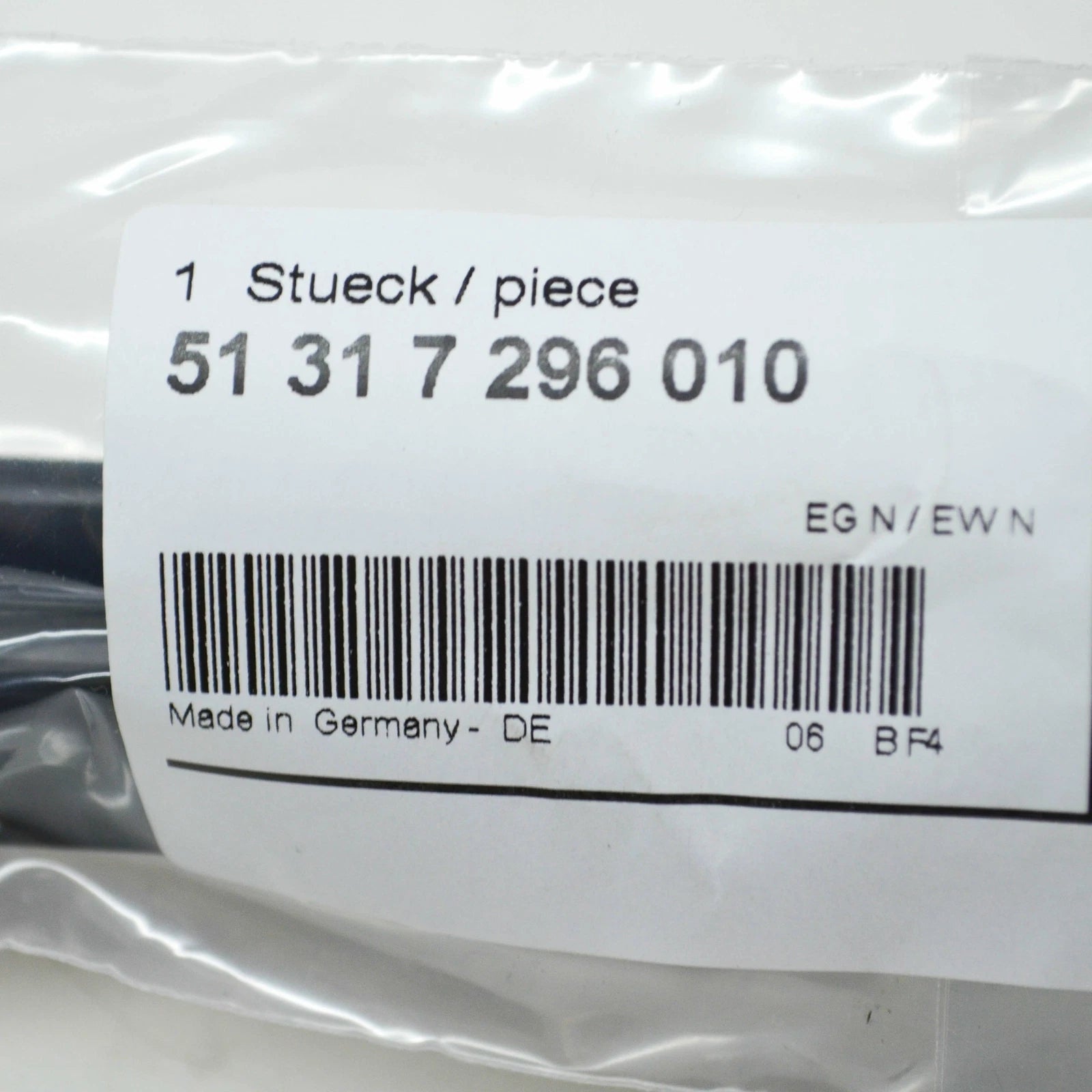 NEW BMW 4 CABRIO F33 FRONT WINDSHIELD RIGHT VERTICAL TRIM 51317296010 ORIGINAL