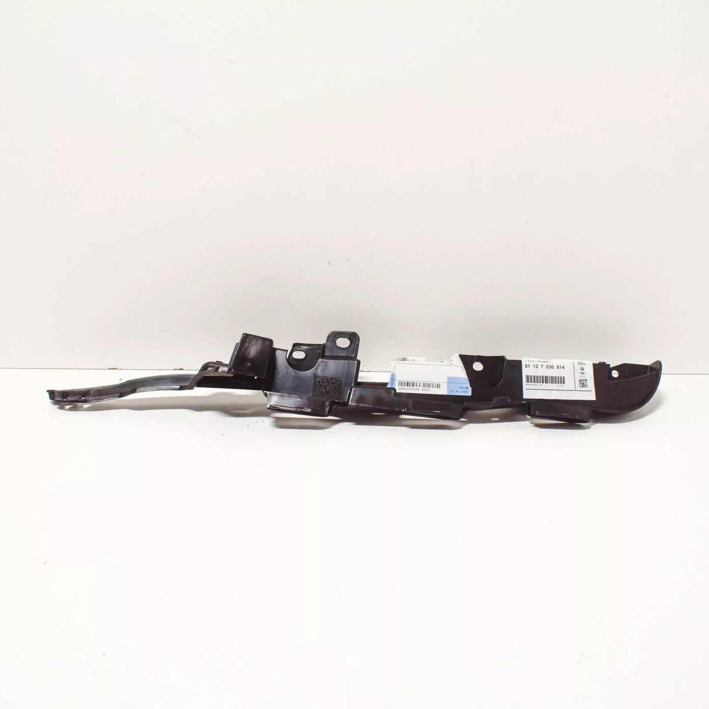 NEW BMW 3 E46 REAR BUMPER RIGHT GUIDE 51127030614 7030614 ORIGINAL