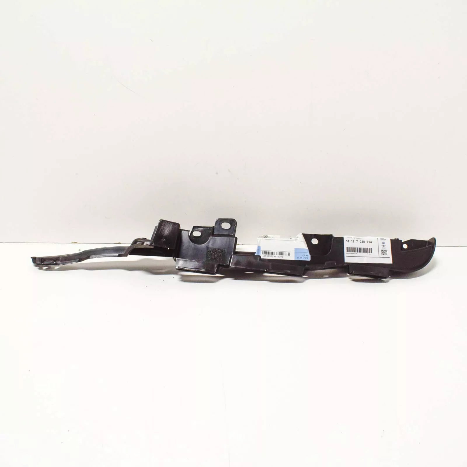 NEW BMW 3 E46 REAR BUMPER RIGHT GUIDE 51127030614 7030614 ORIGINAL