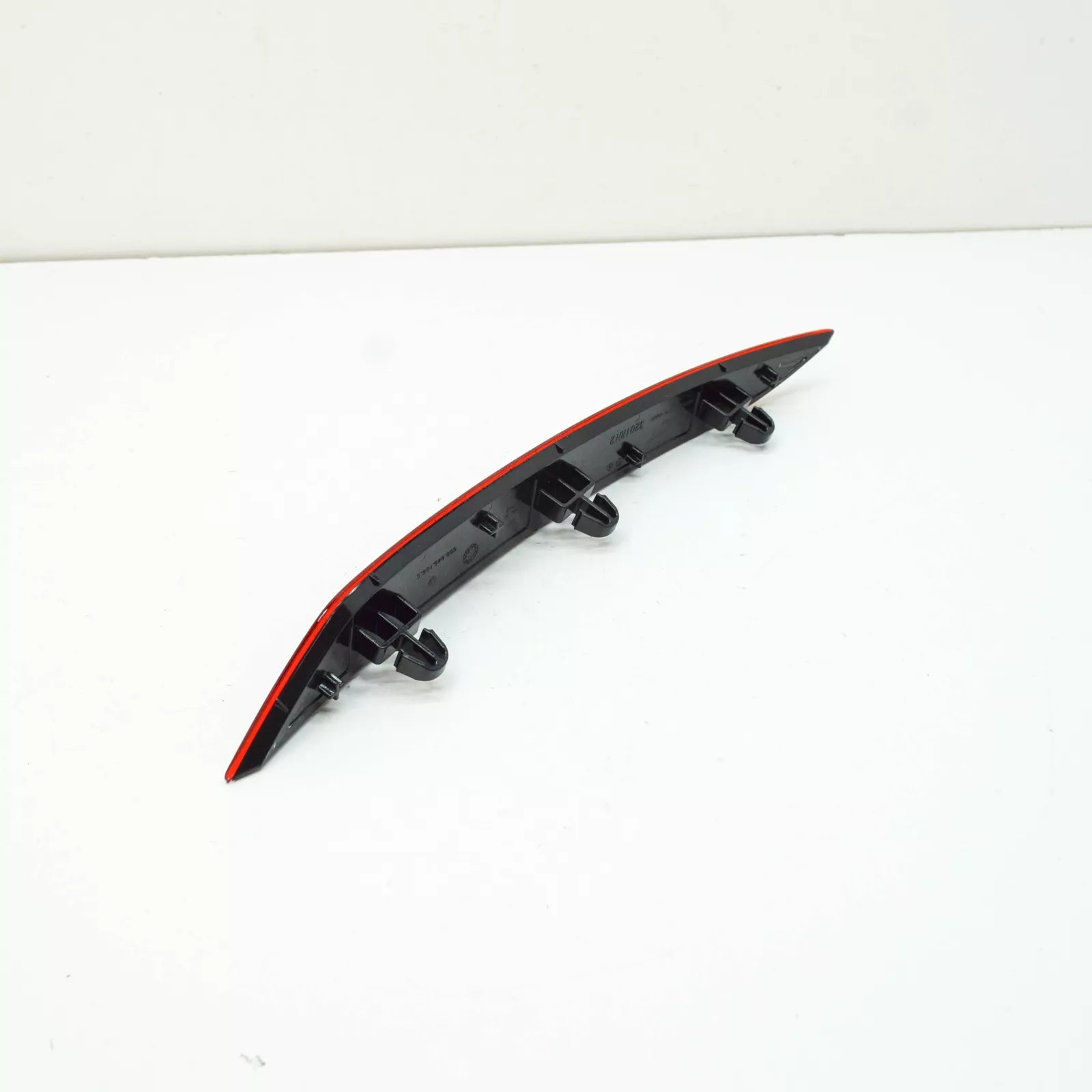 NEW VOLKSWAGEN GOLF MK7 REAR RIGHT BUMPER REFLECTOR 5G0945106C ORIGINAL