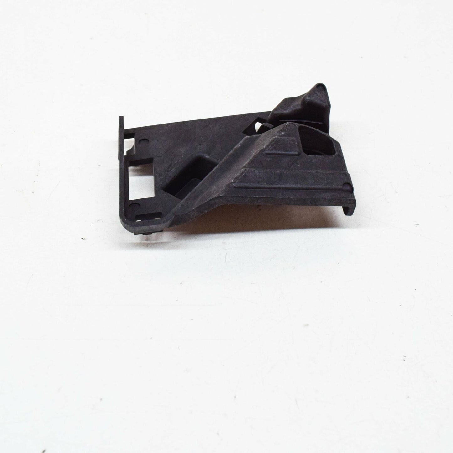 NEW MERCEDES-BENZ C W205 FRONT LEFT LOWER BUMPER BRACKET A2058853823 ORIGINAL