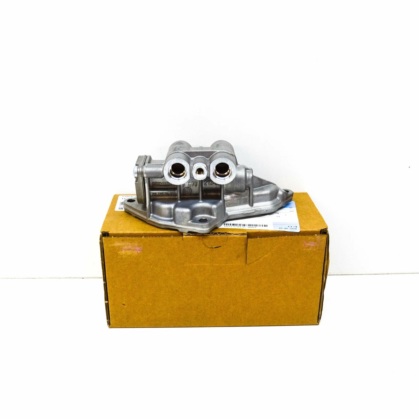 NEW BMW 1 COUPE E82 COOLANT ENGINE THERMOSTAT 11427573212 7573212