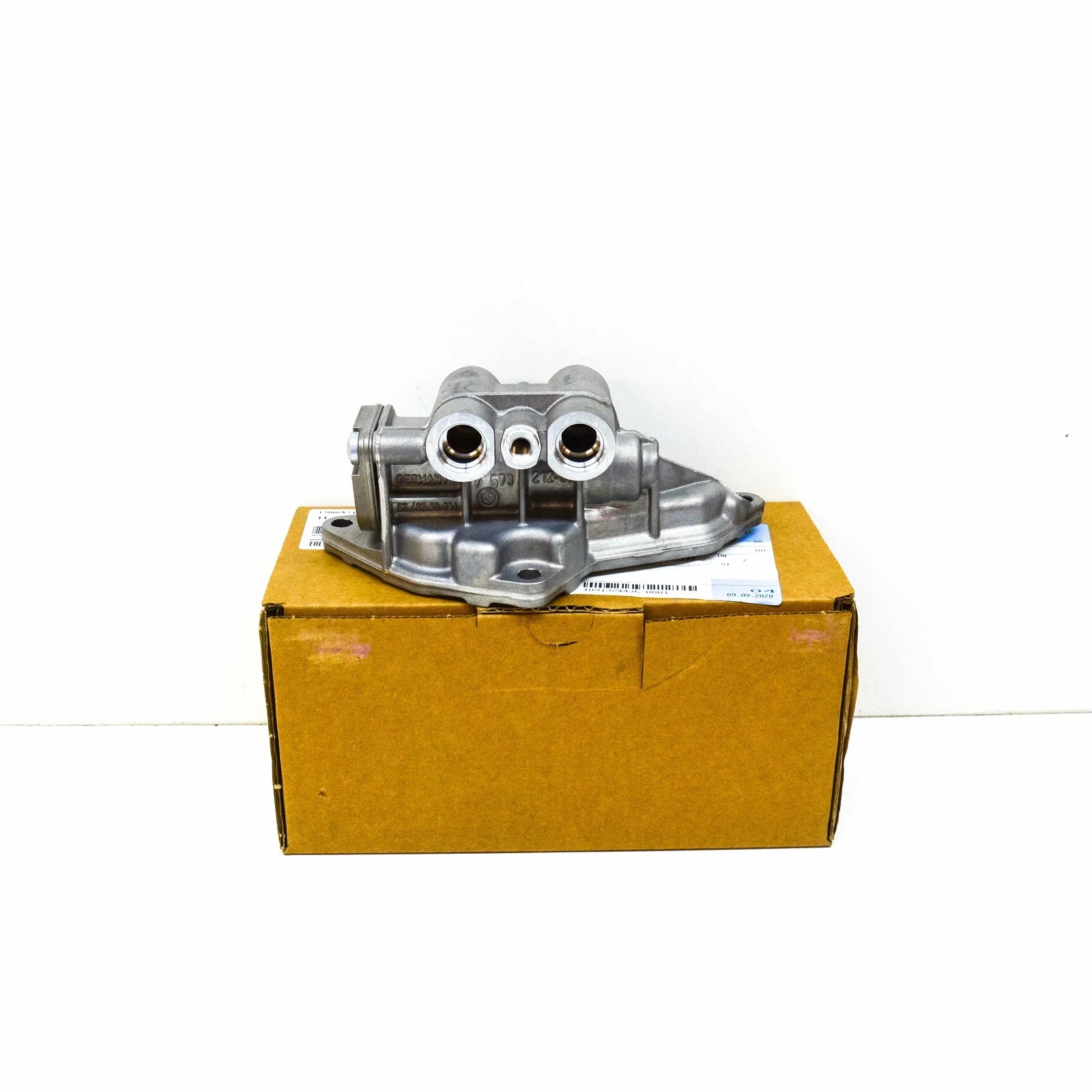 NEW BMW 1 COUPE E82 COOLANT ENGINE THERMOSTAT 11427573212 7573212