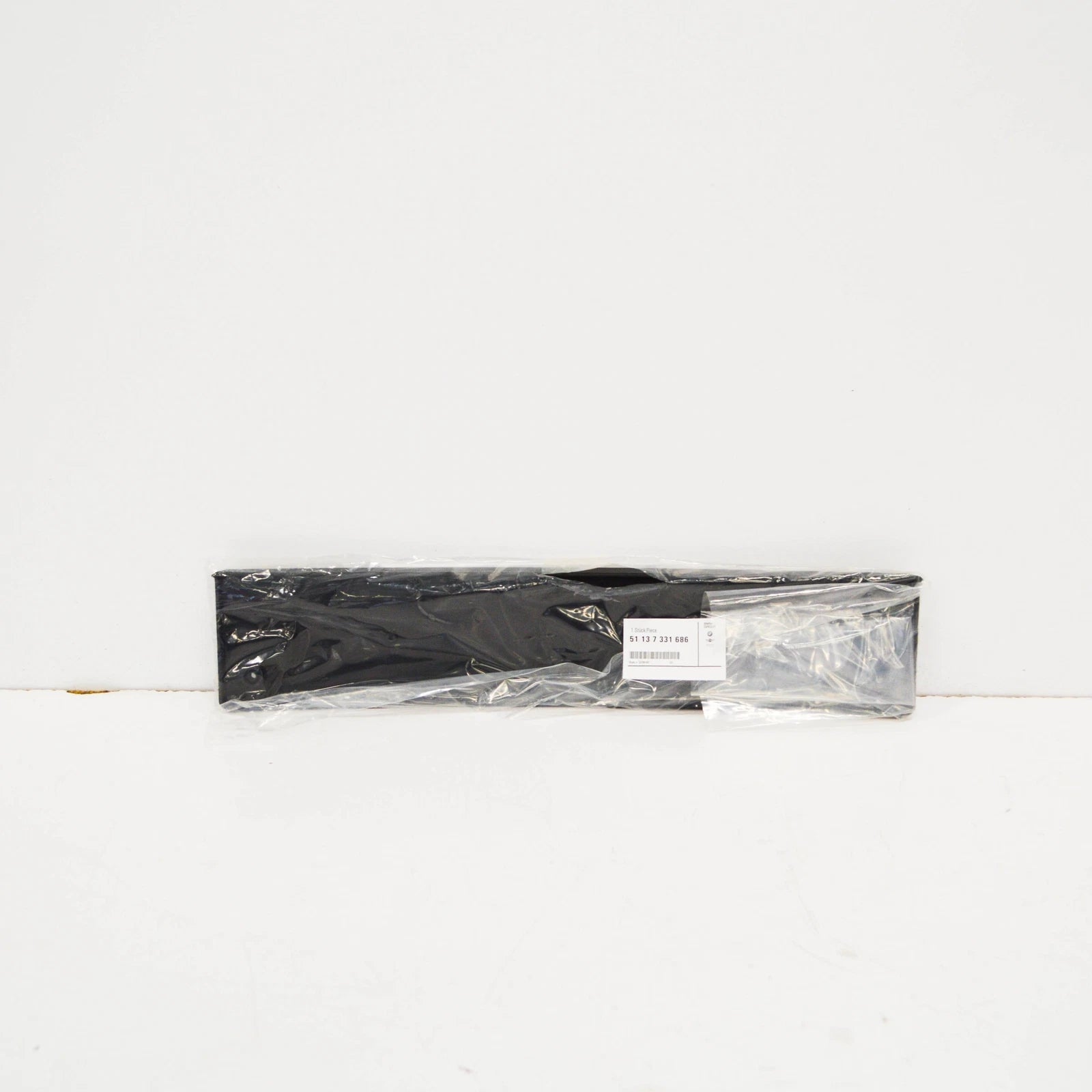 NEW BMW 5 F07 FRONT BUMPER LICENSE PLATE BASEPLATE 51137331686 ORIGINAL