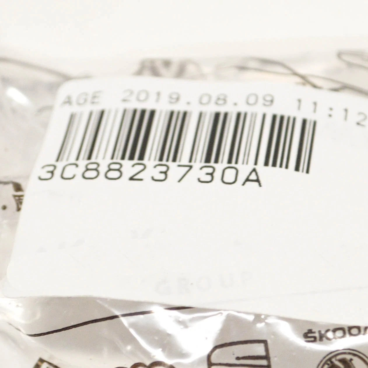 NEW VOLKSWAGEN CC RIGHT HOOD BONNET SEAL FILLER PIECE 3C8823730A ORIGINAL