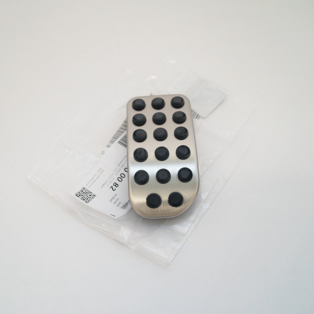 NEW MERCEDES-BENZ VIANO W639 ACCELERATOR PEDAL RUBBER TRIM A6393000082 ORIGINAL