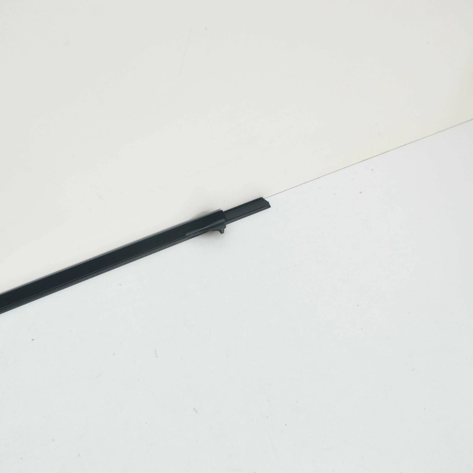 NEW AUDI A3 8P FRONT RIGHT DOOR OUTER WINDOW APERTURE SEAL 8P3837478C