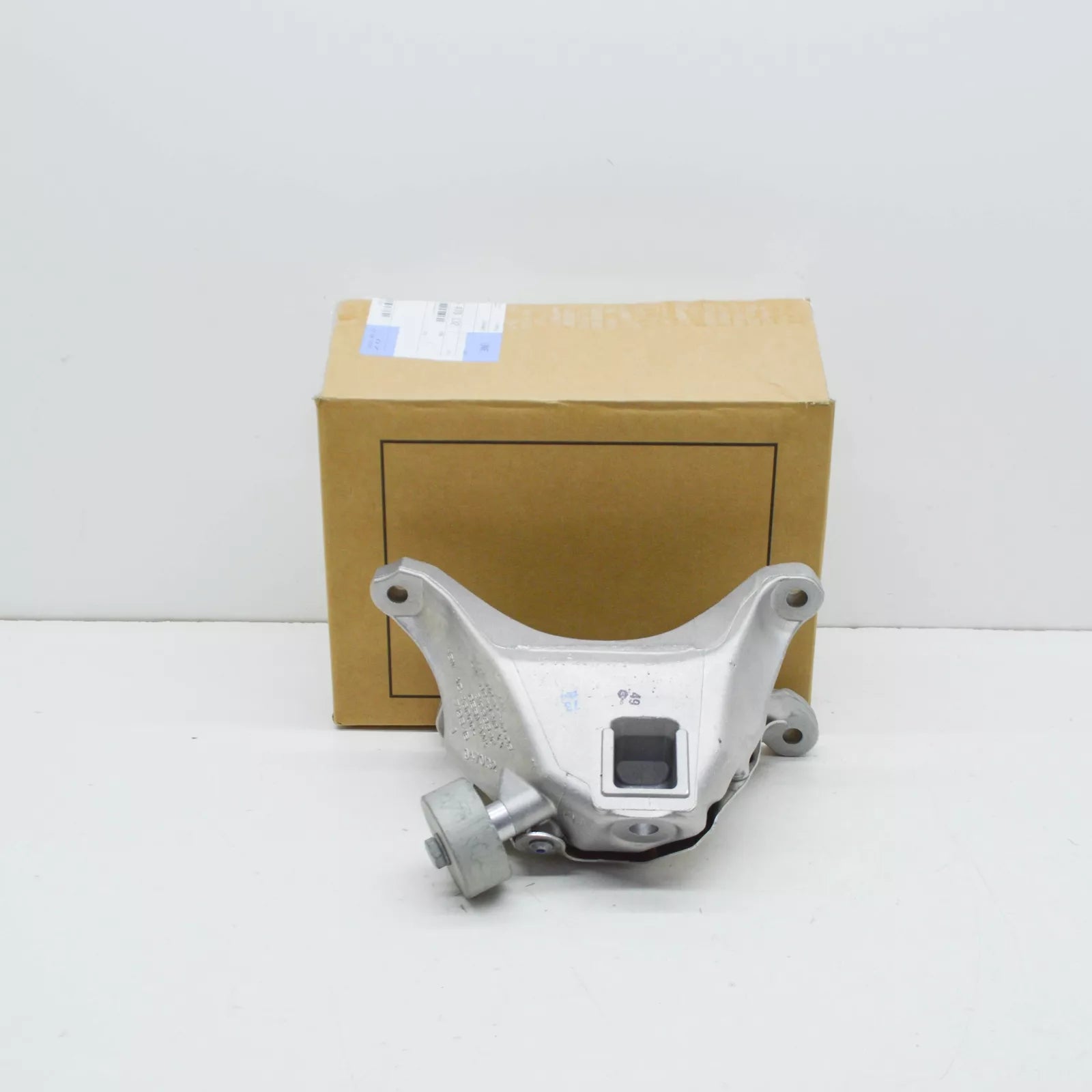 NEW BMW 4 COUPE G22 ENGINE RIGHT SIDE BRACKET 22119470132 ORIGINAL