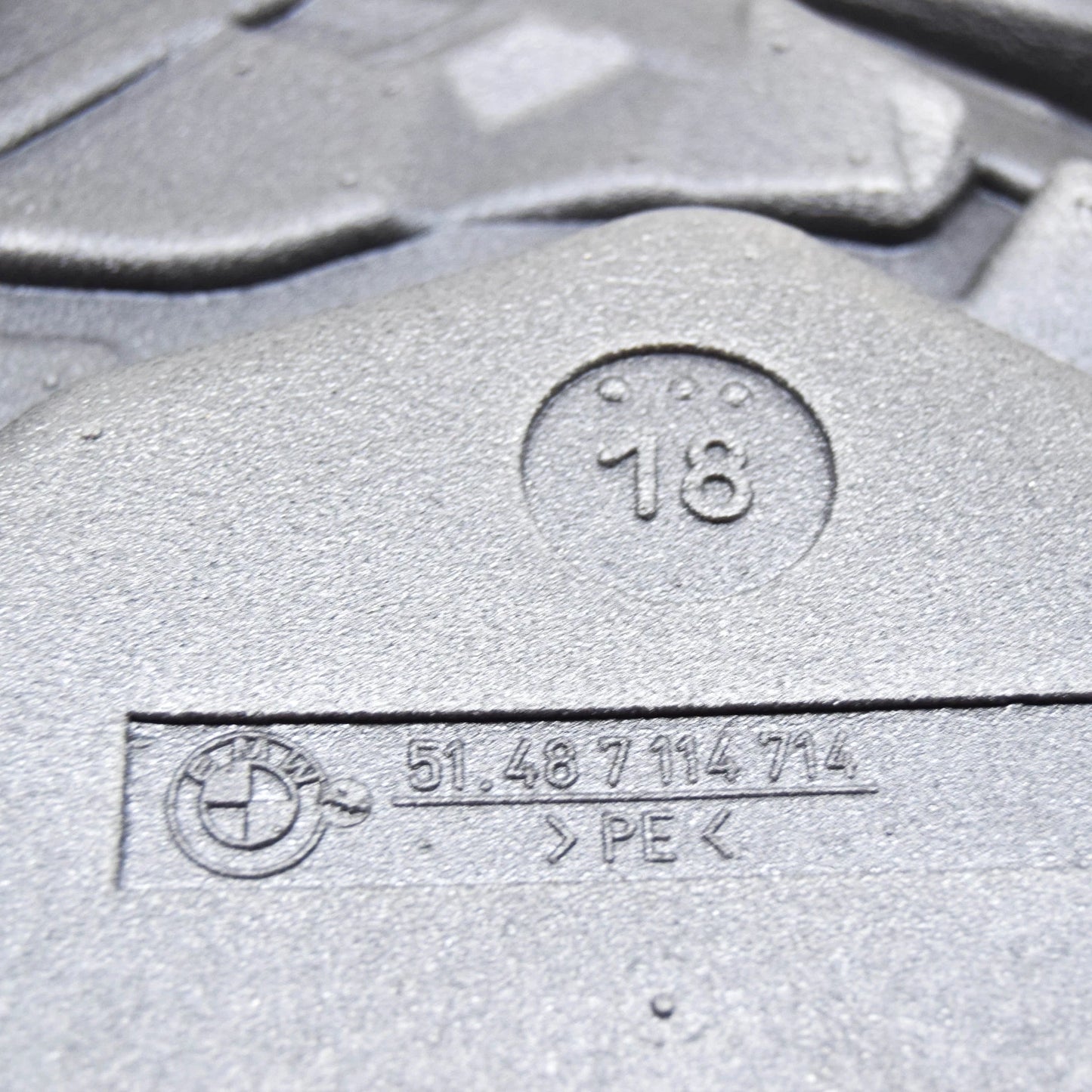 NEW BMW 3 E46 FRONT RIGHT DOOR SOUND INSULATING 51487114714 7114714 ORIGINAL