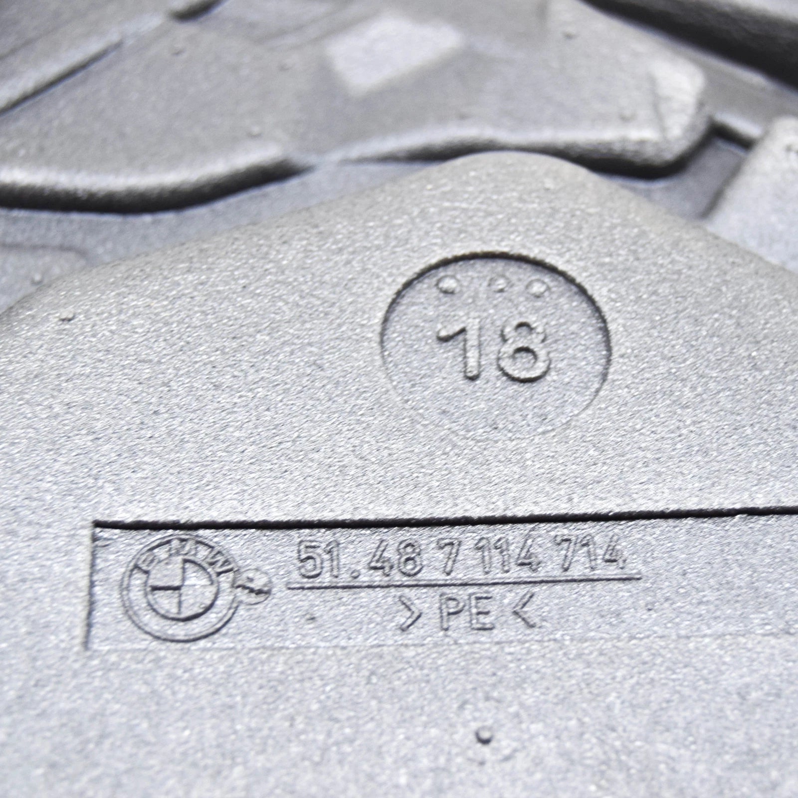 NEW BMW 3 E46 FRONT RIGHT DOOR SOUND INSULATING 51487114714 7114714 ORIGINAL